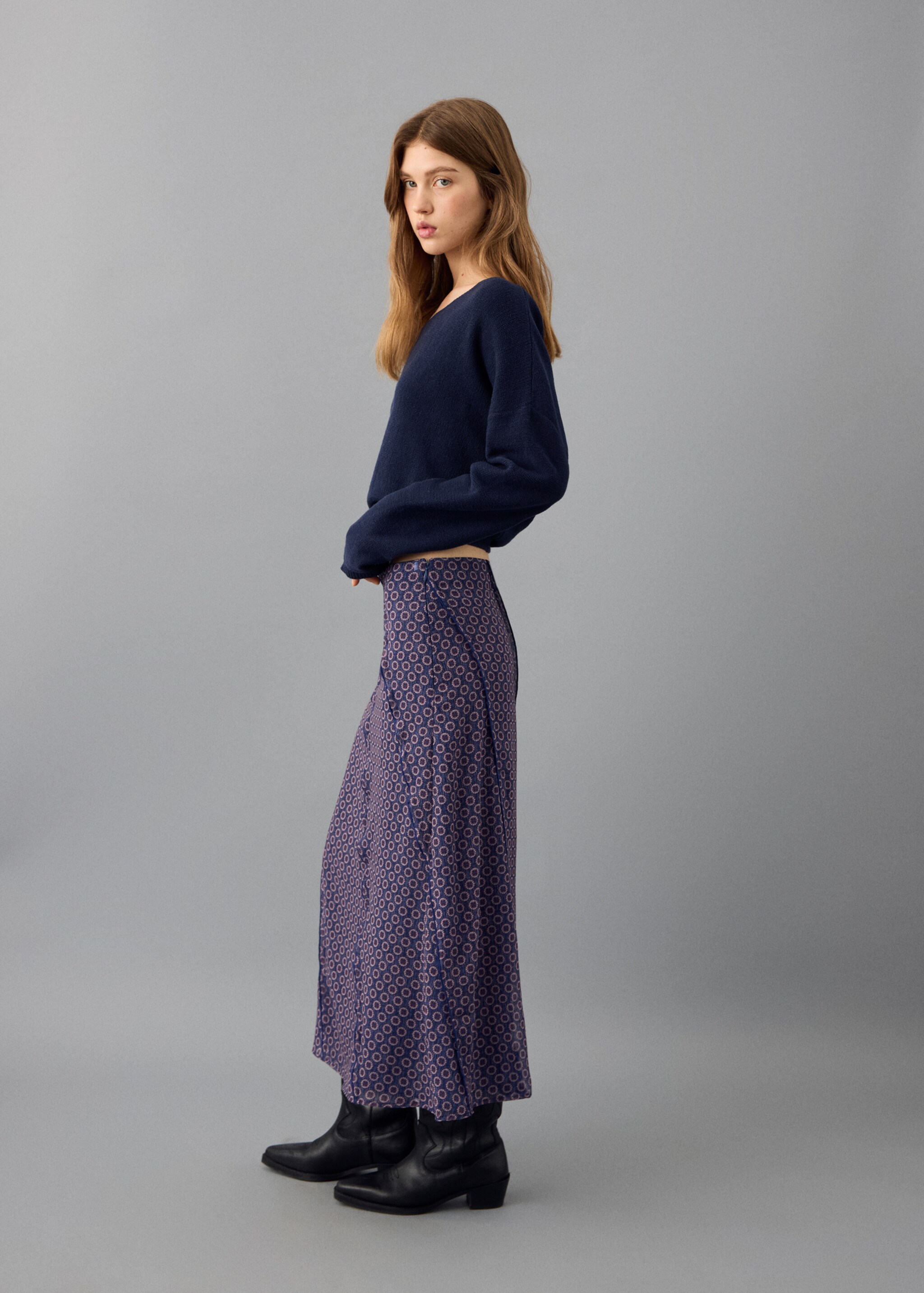 Faldilla llarga floral - Pla mig, Blau marí. Ref: 27091510-00.