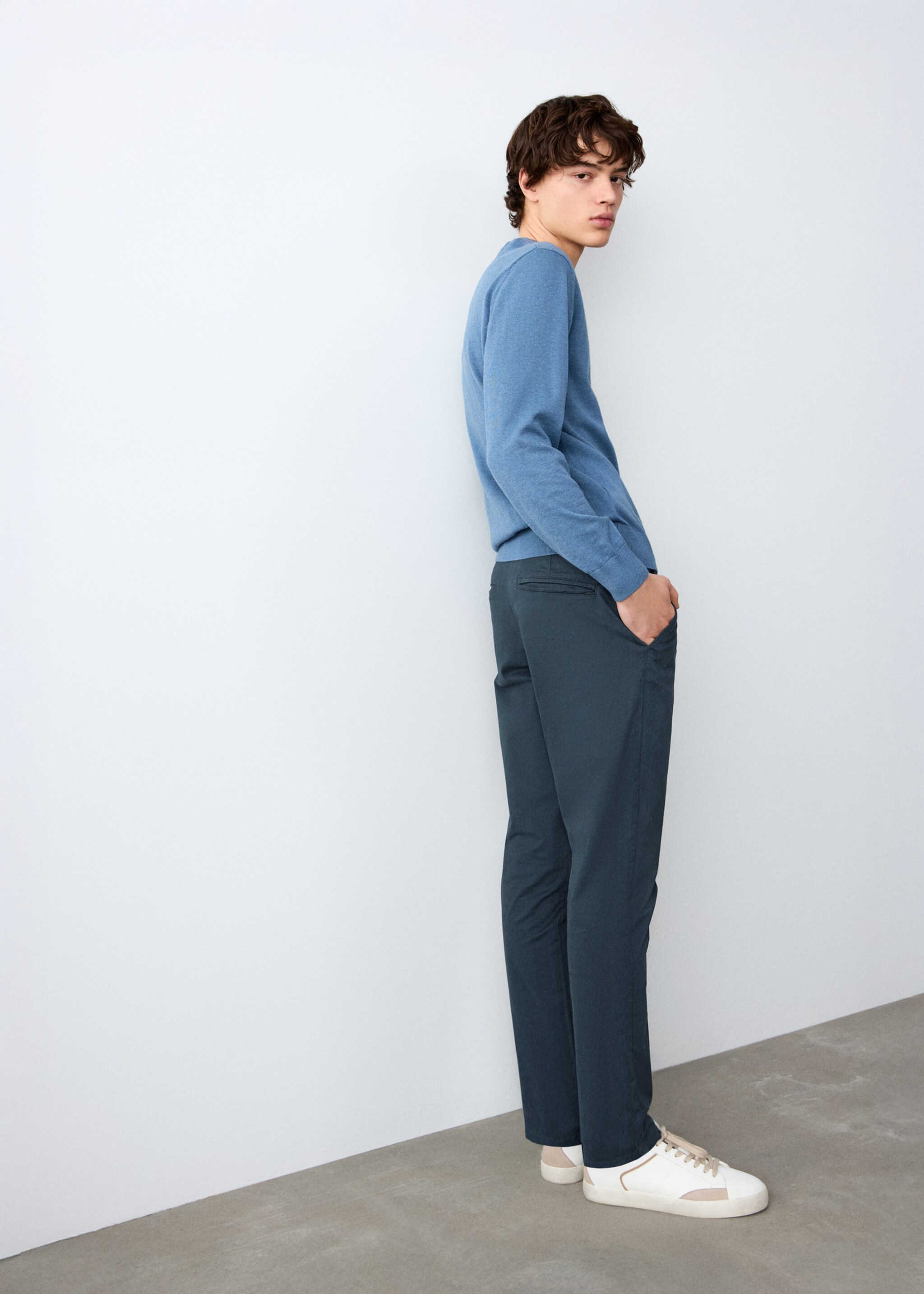 Pantalon chino uni - Détail de l'article 1, Bleu marine. Ref: 27091511-00.