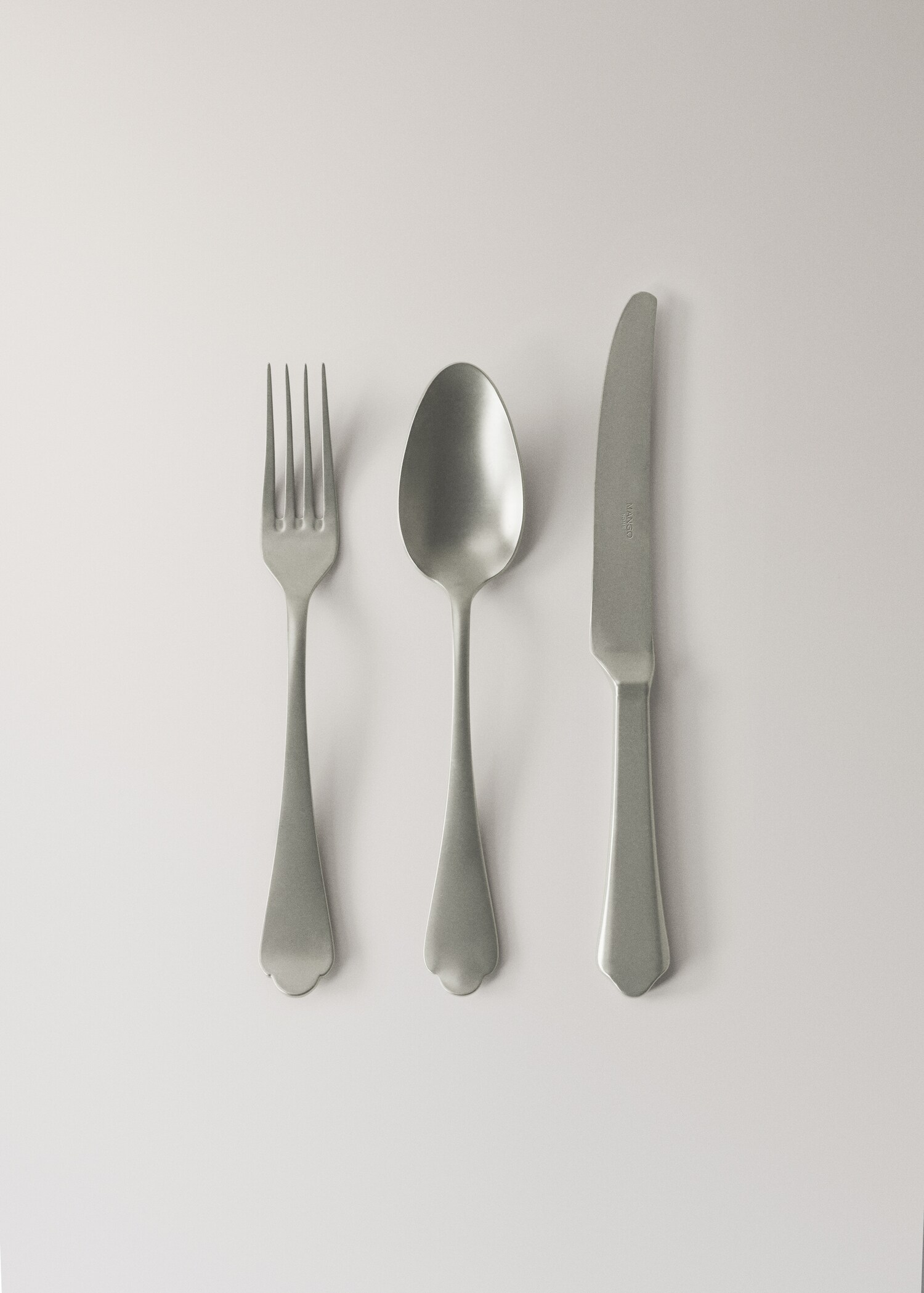 Three-piece matte stainless steel cutlery set - Article without model