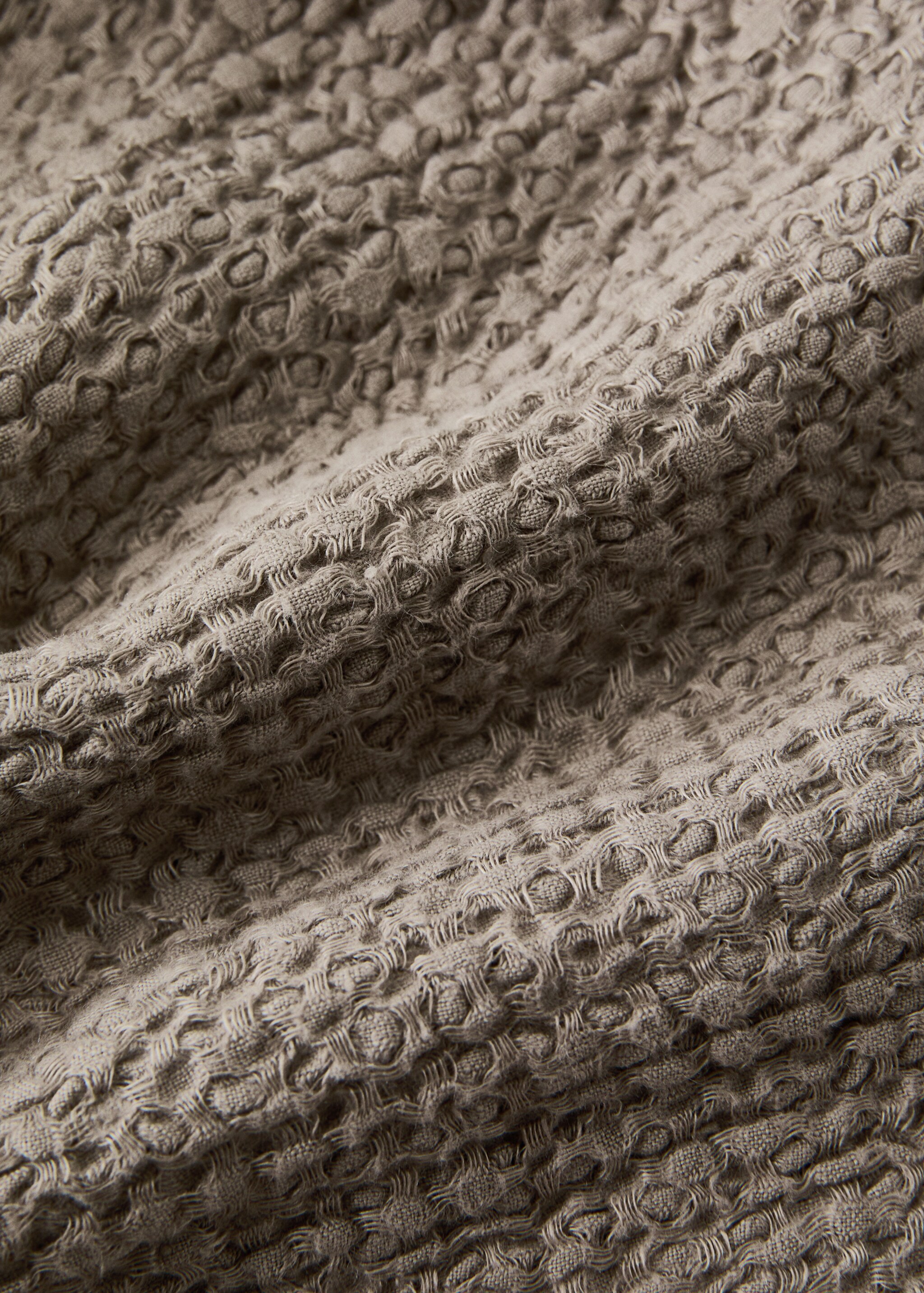 100% linen frayed blanket - Details of the article 1, Light/Pastel Brown. Ref: 27091524-00.