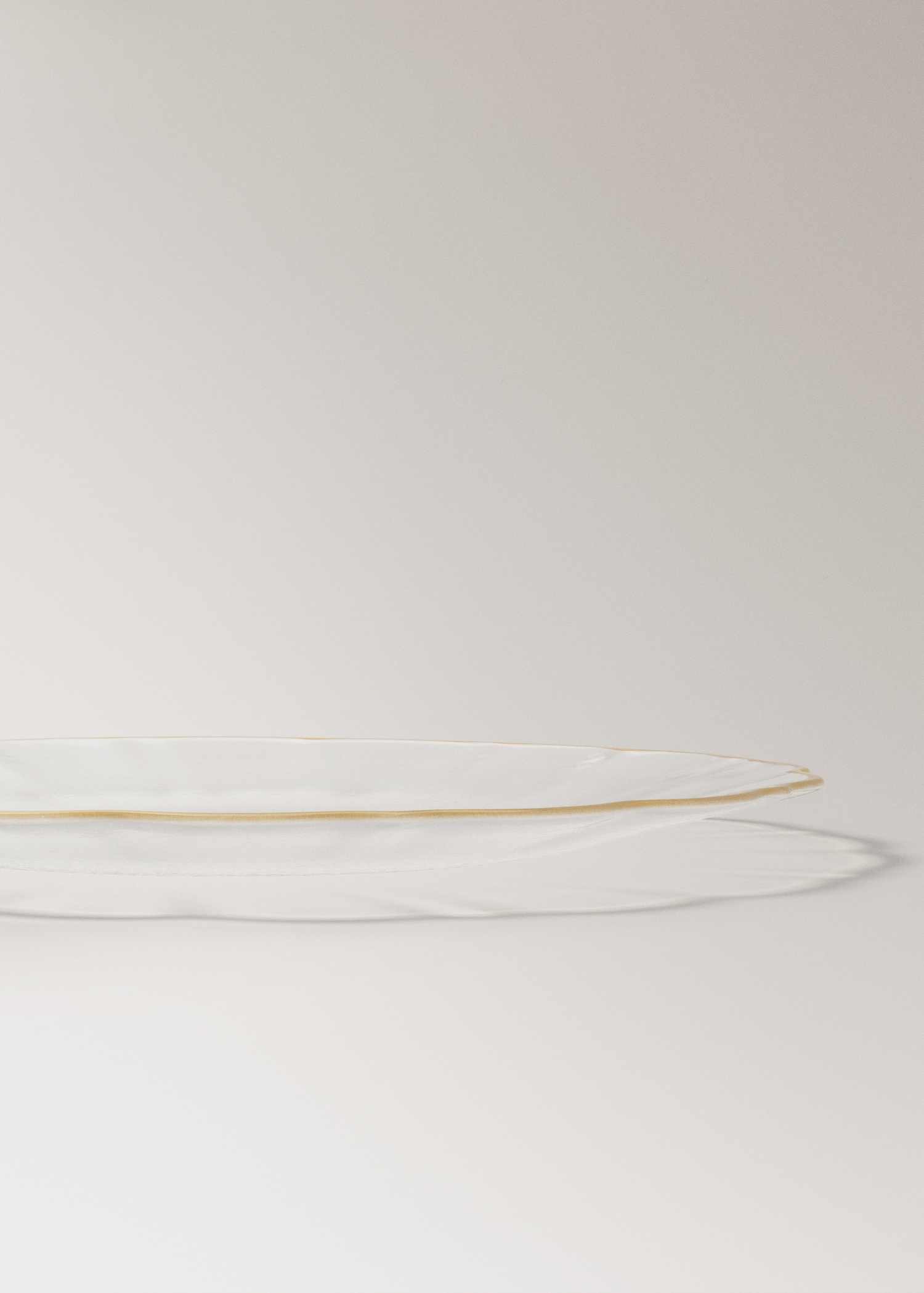Flat glass contrast dinner plate - Details of the article 2