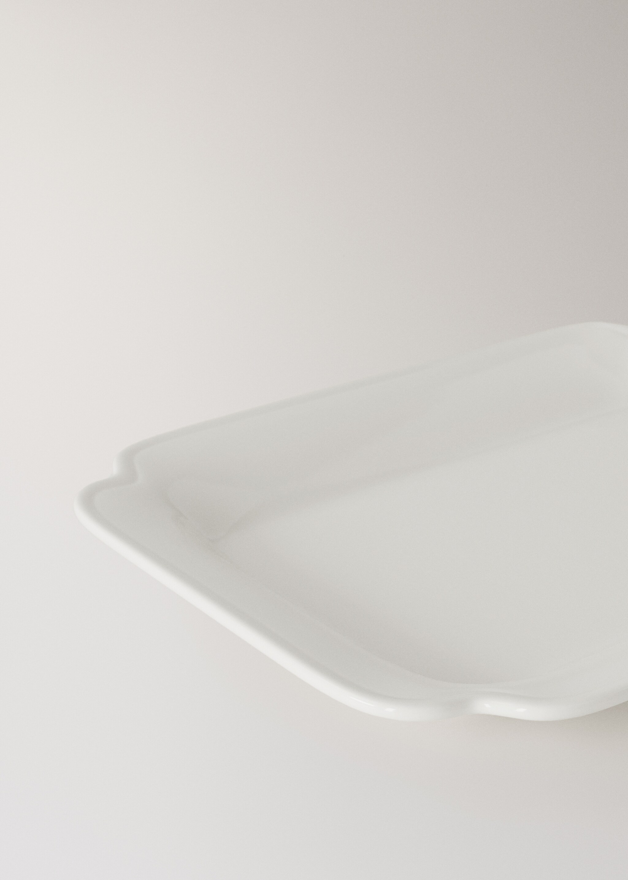 Large embossed earthenware dish - Details of the article 1, White. Ref: 27091531-00.