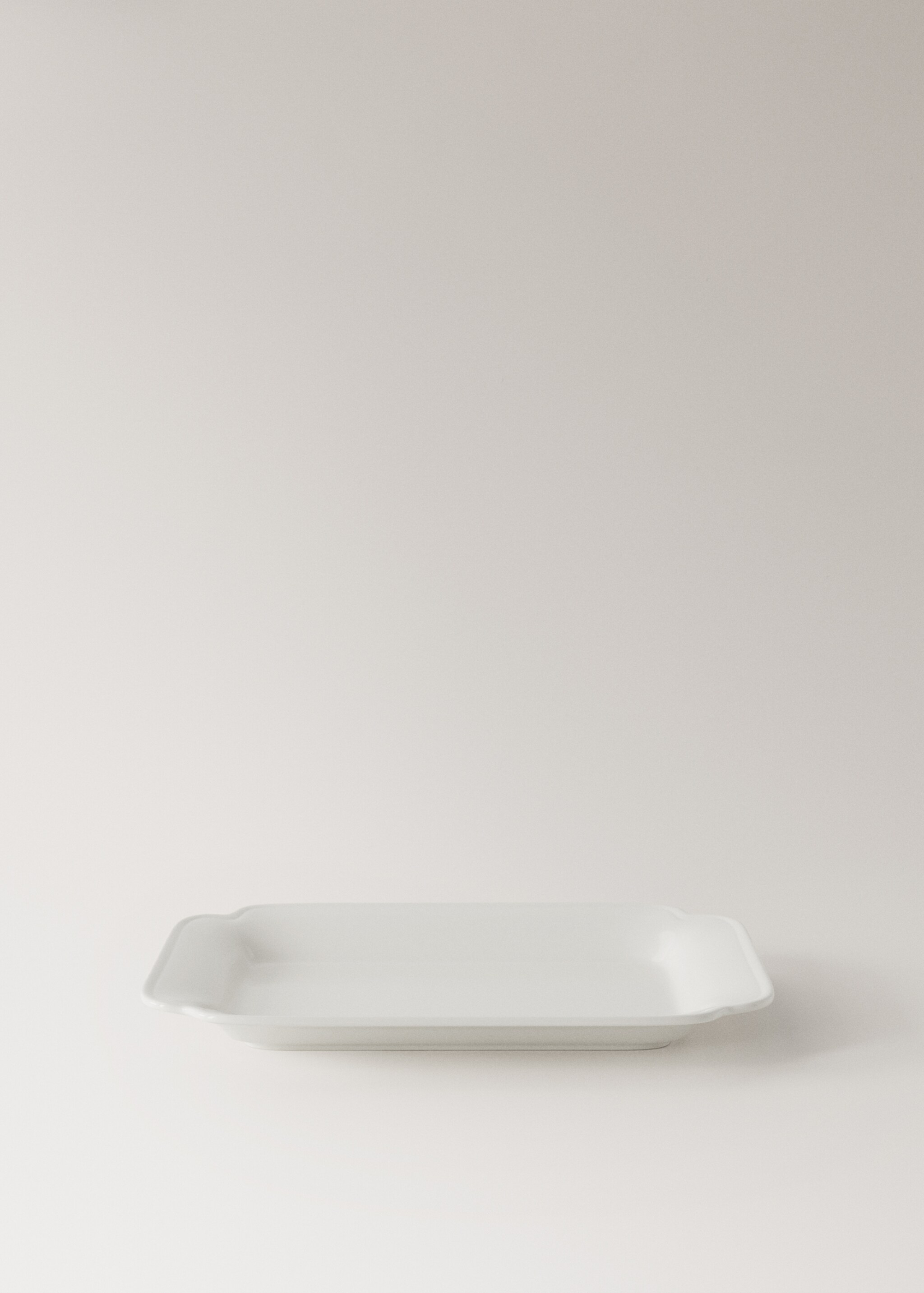 Large embossed earthenware dish - Details of the article 2, White. Ref: 27091531-00.