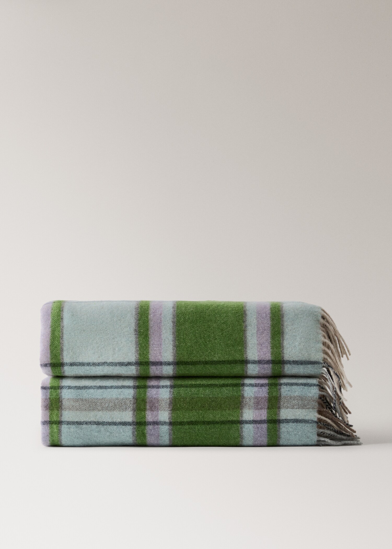 Wool throw with check design and fringed finish - Article without model