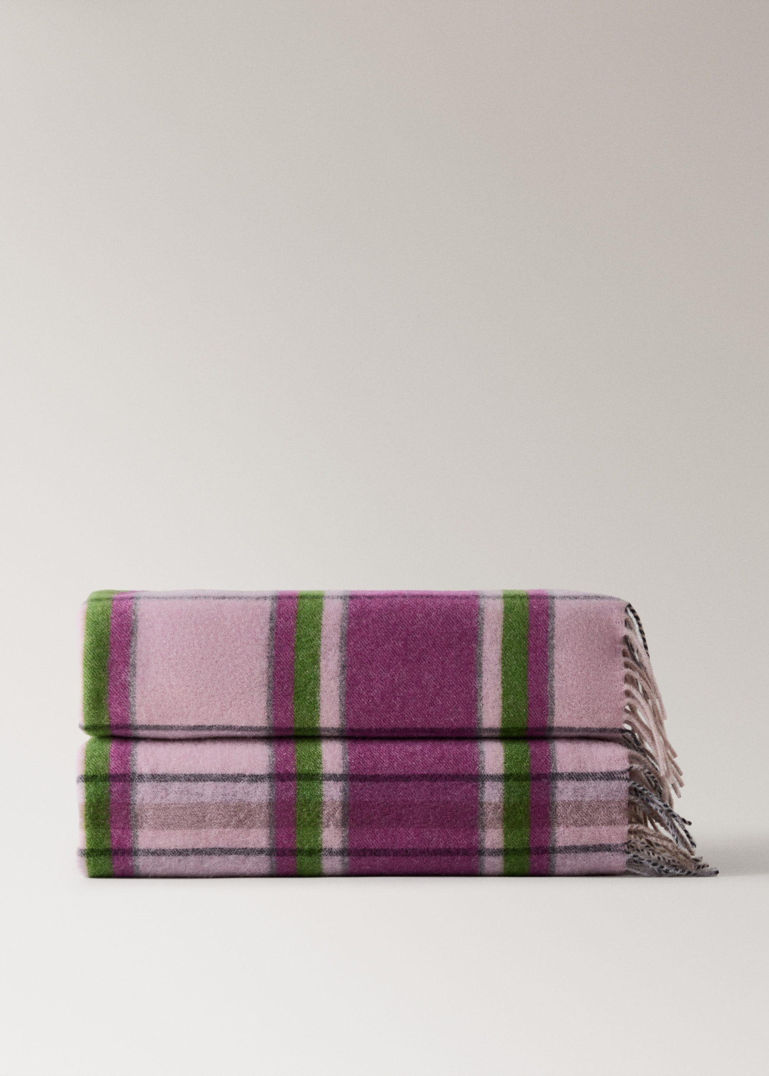 Wool throw with check design and fringed finish - Article without model