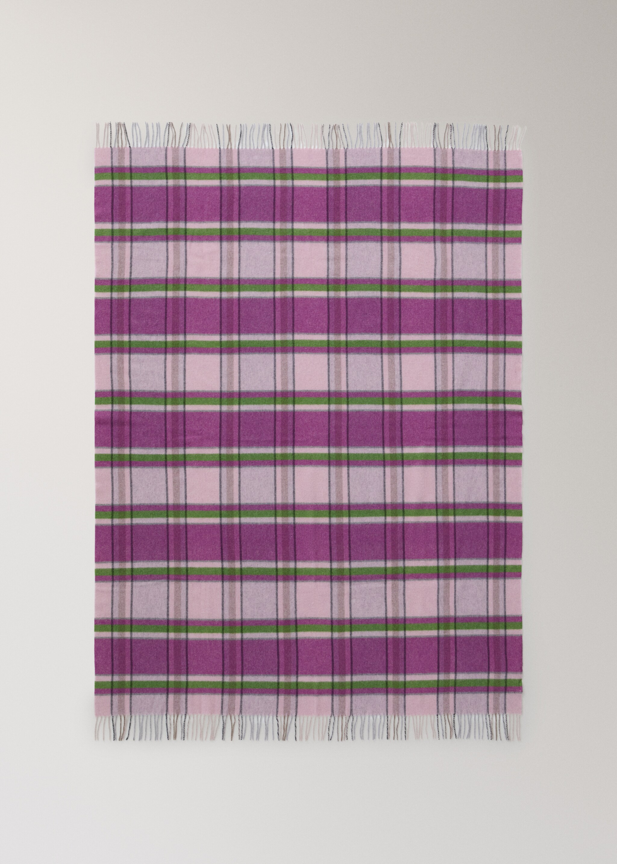 Wool throw with check design and fringed finish - Details of the article 3, Pink. Ref: 27091532-00.