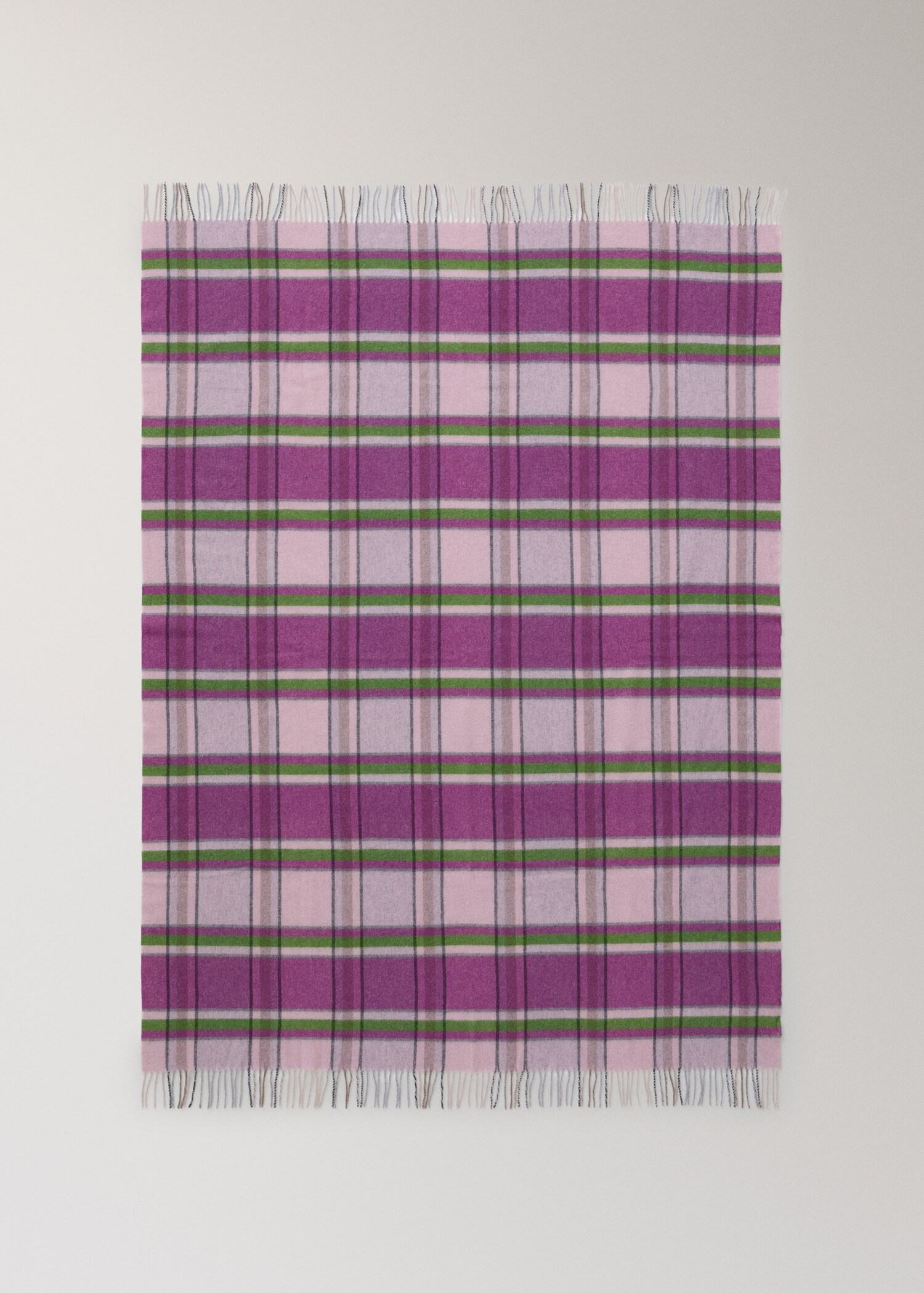 Wool throw with check design and fringed finish - Details of the article 3