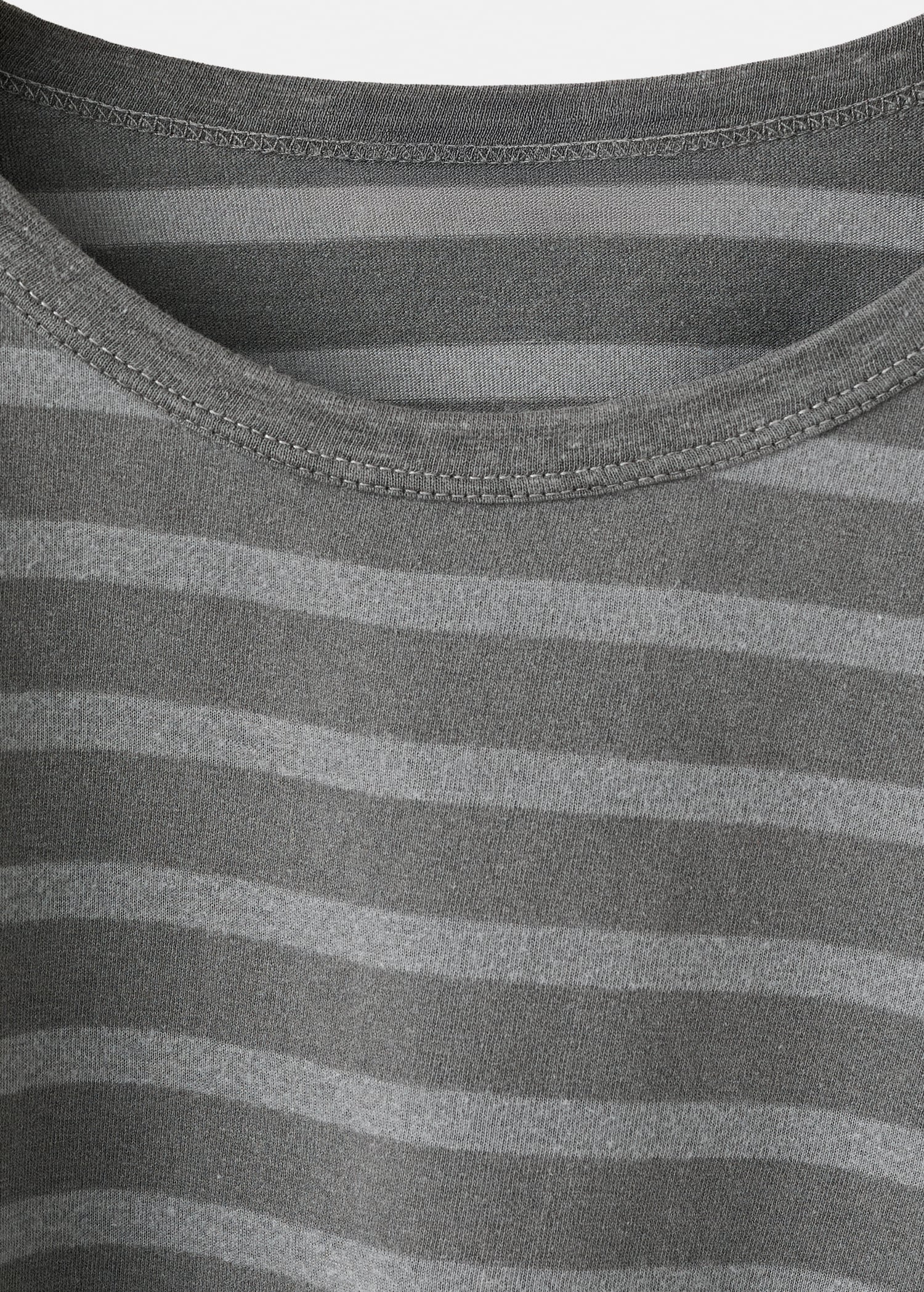 Striped oversized t-shirt - Details of the article 8