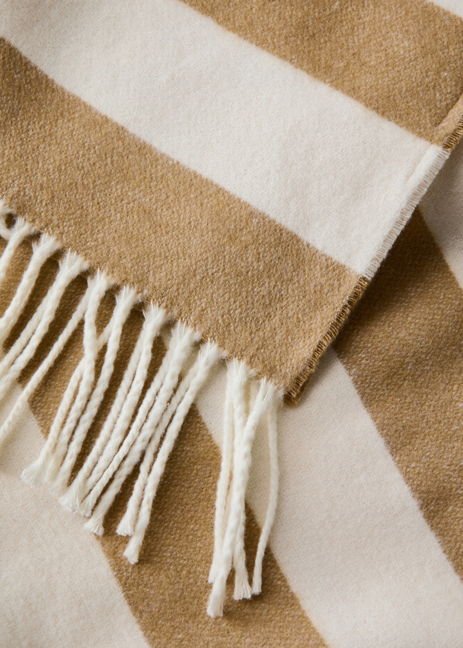 Striped cotton throw with tassels - Details of the article 2