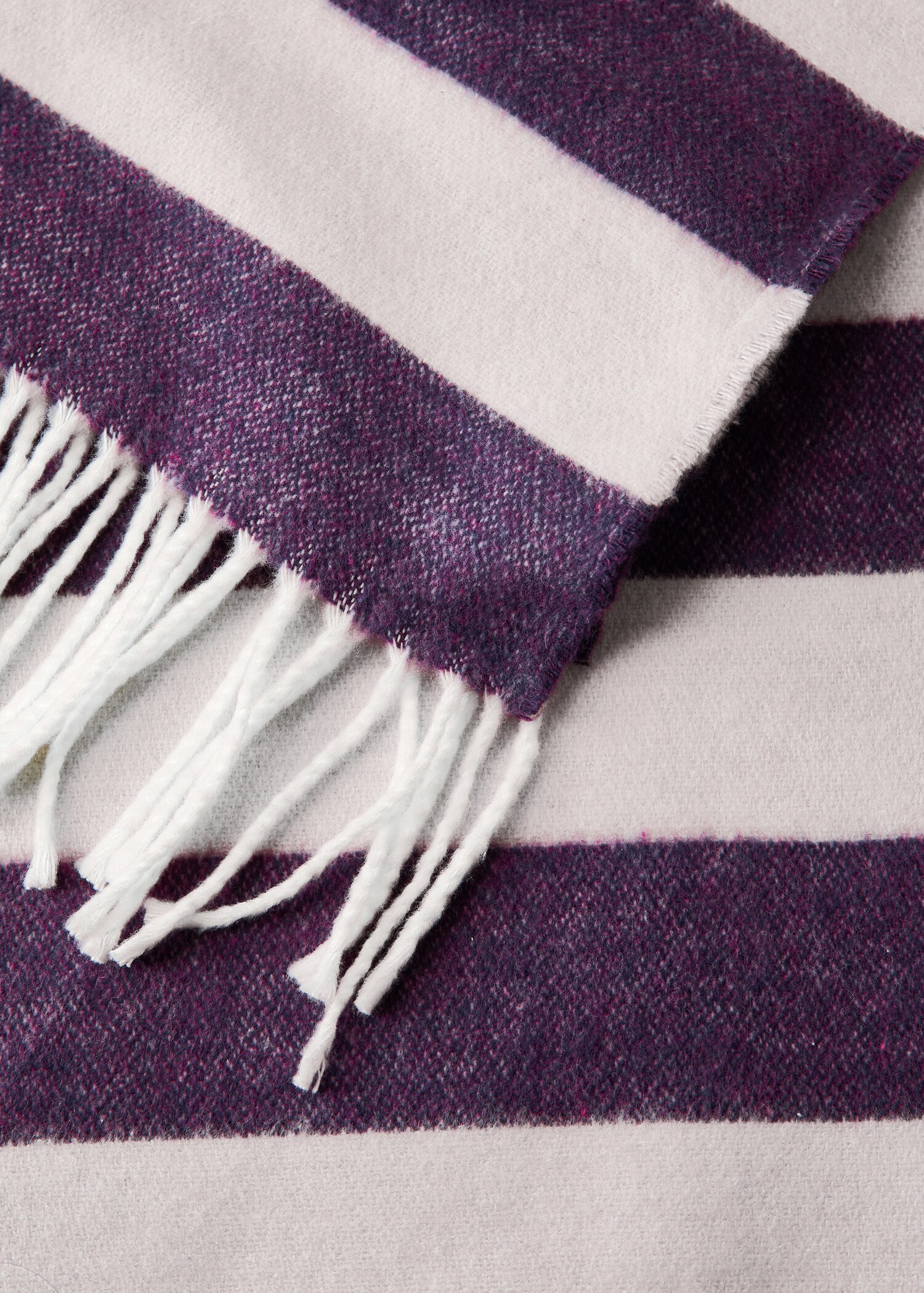 Striped cotton throw with tassels - Details of the article 2