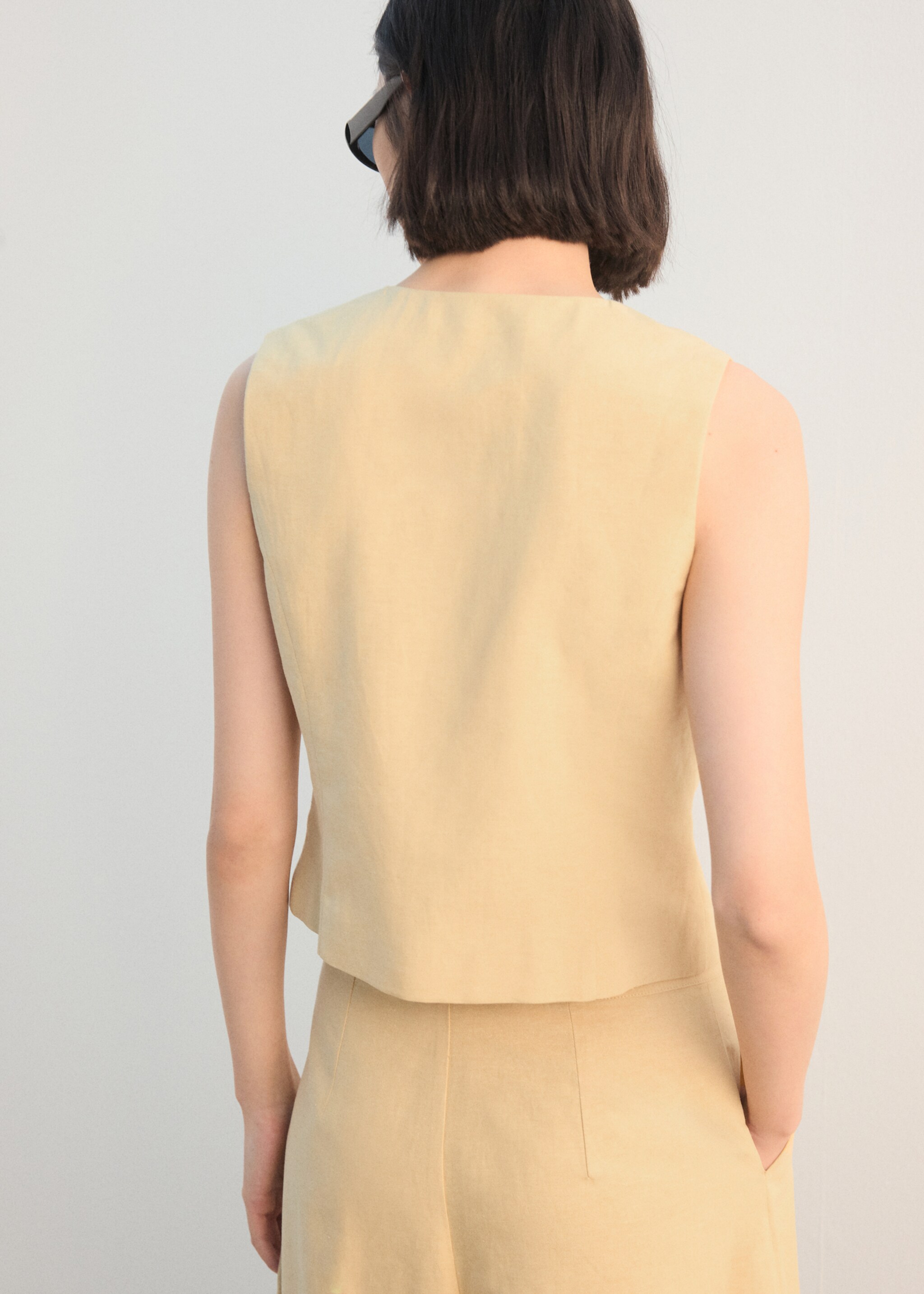 Top traje entallado - Reverso del artículo, Mostaza. Ref: 27092537-00.