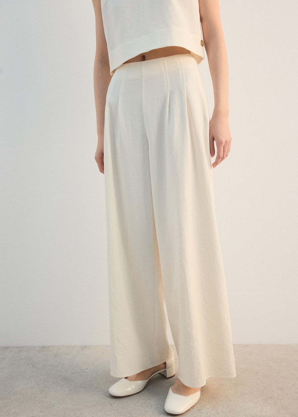 Straight-fit pleated pants