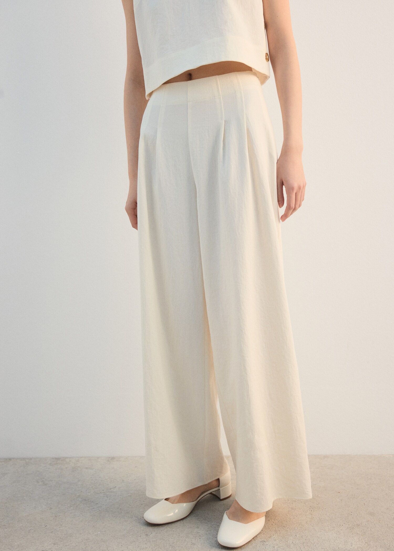 Straight-fit pleated trousers - Medium plane