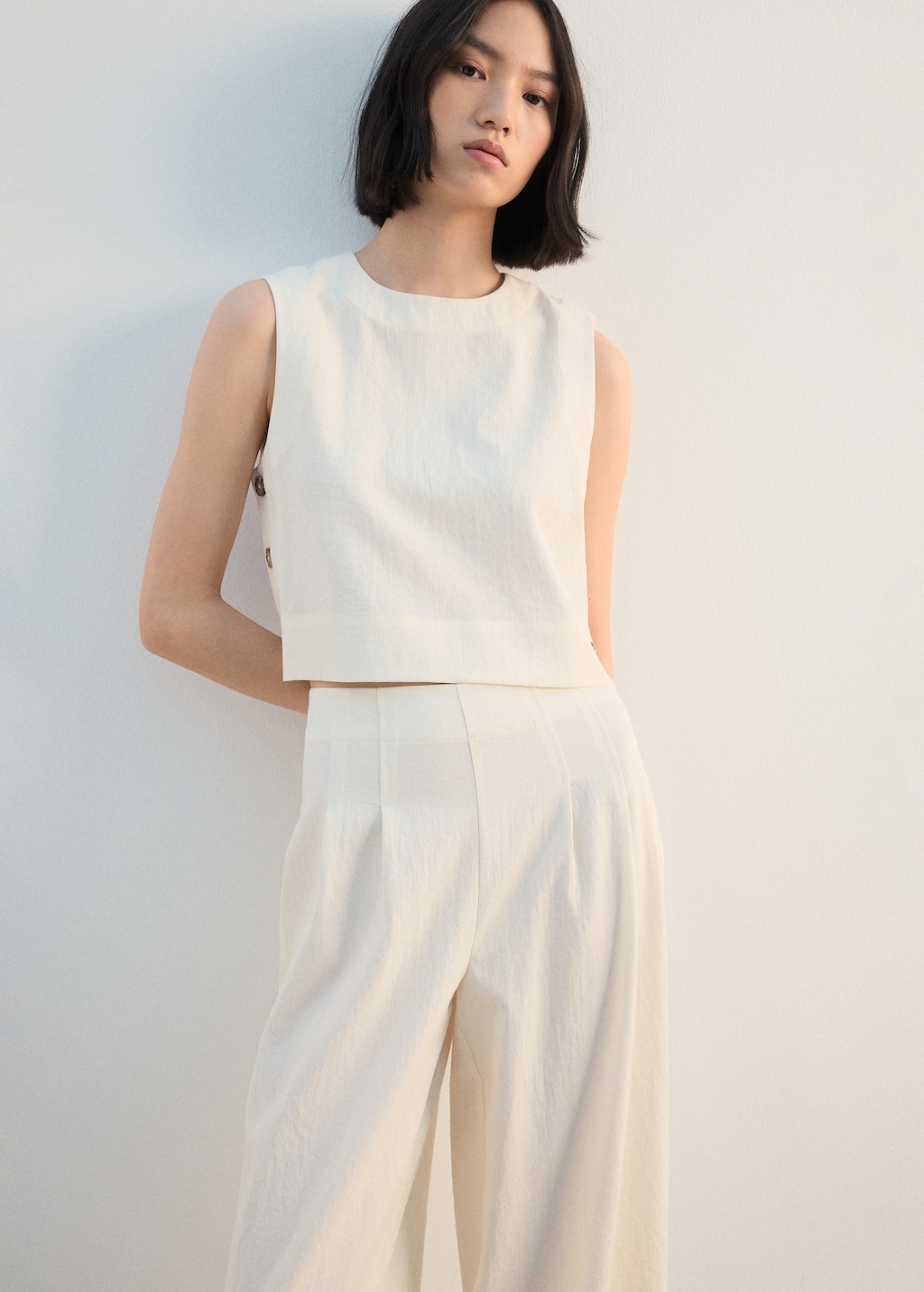 Straight-fit pleated pants