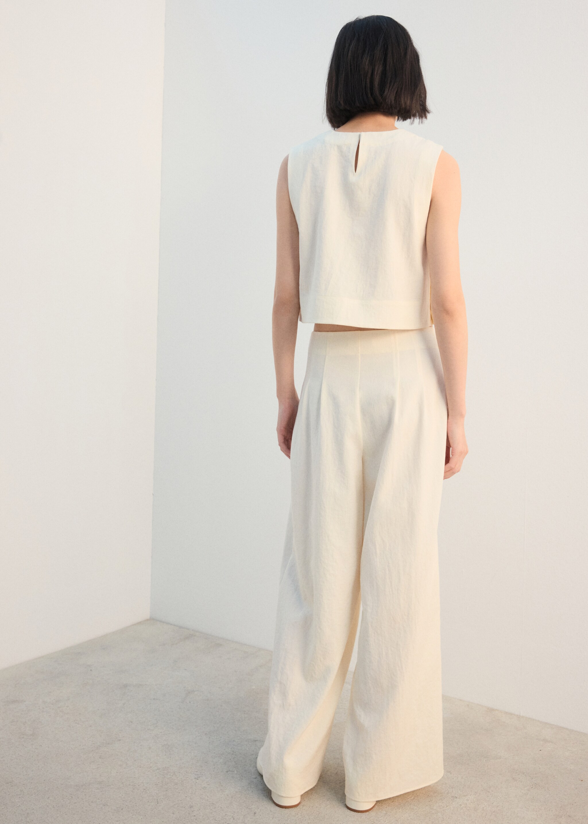 Straight-fit pleated trousers - Reverse of the article, Ecru. Ref: 27092541-00.