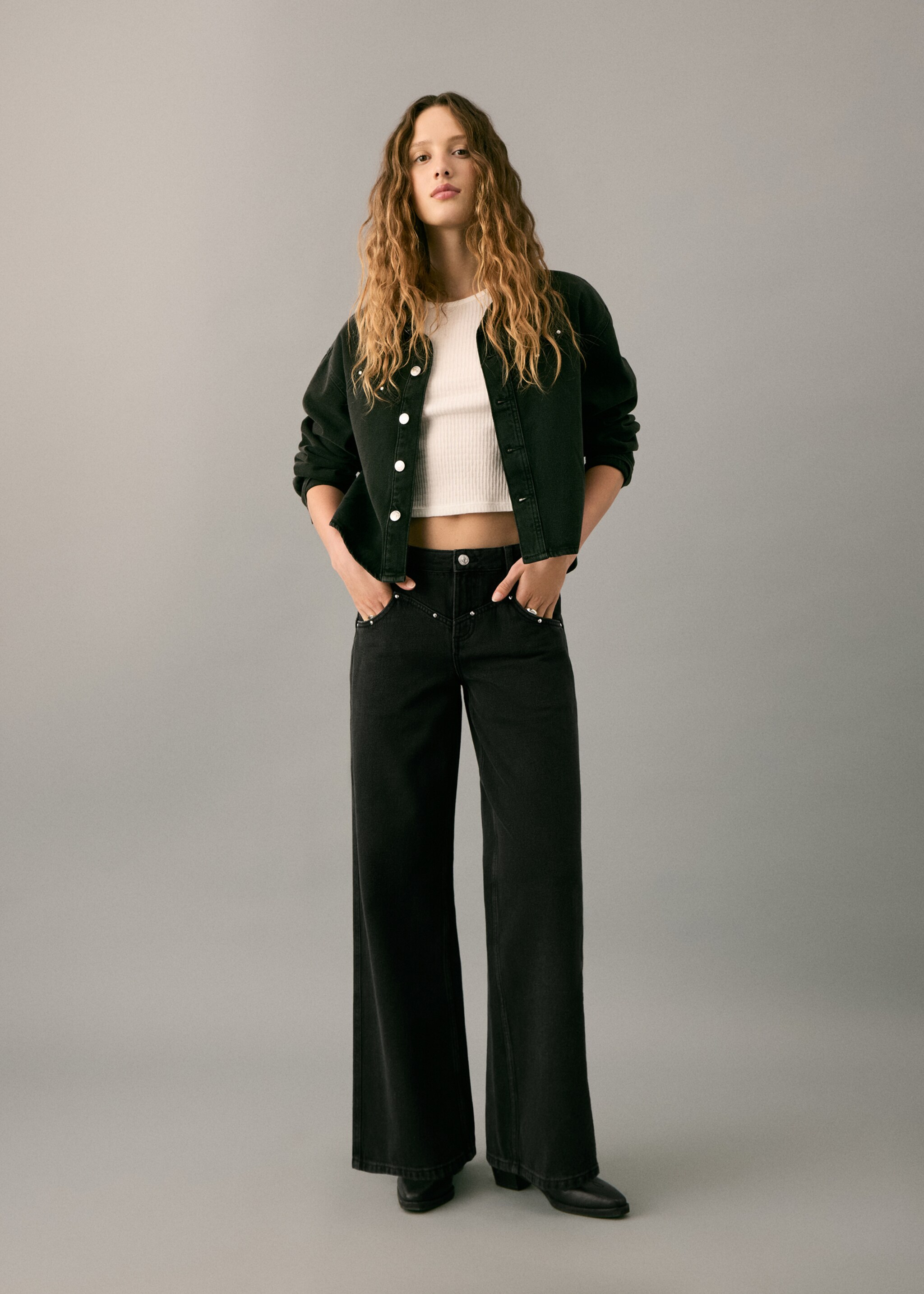 Low-waist studded jeans - Details of the article 2, Black denim. Ref: 27092543-00.