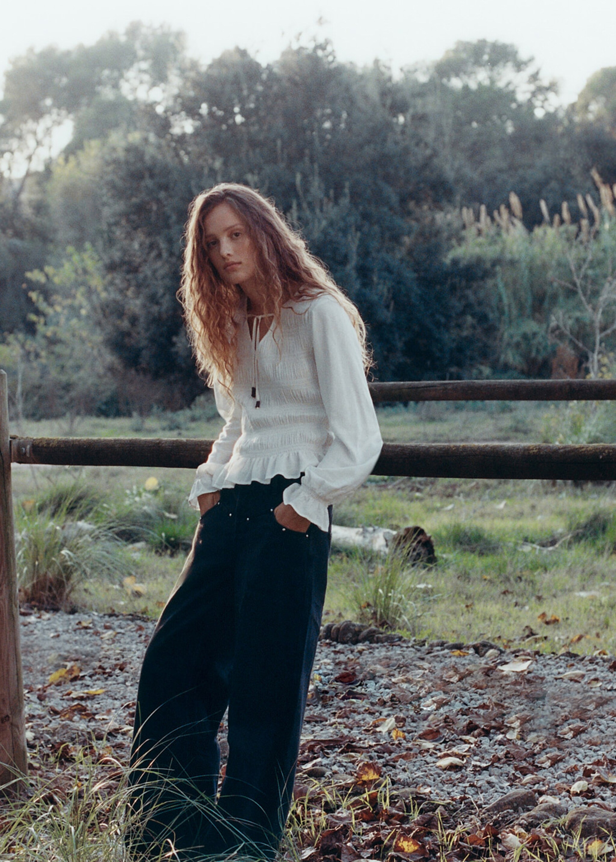 Low-waist studded jeans - Details of the article 5, Black denim. Ref: 27092543-00.