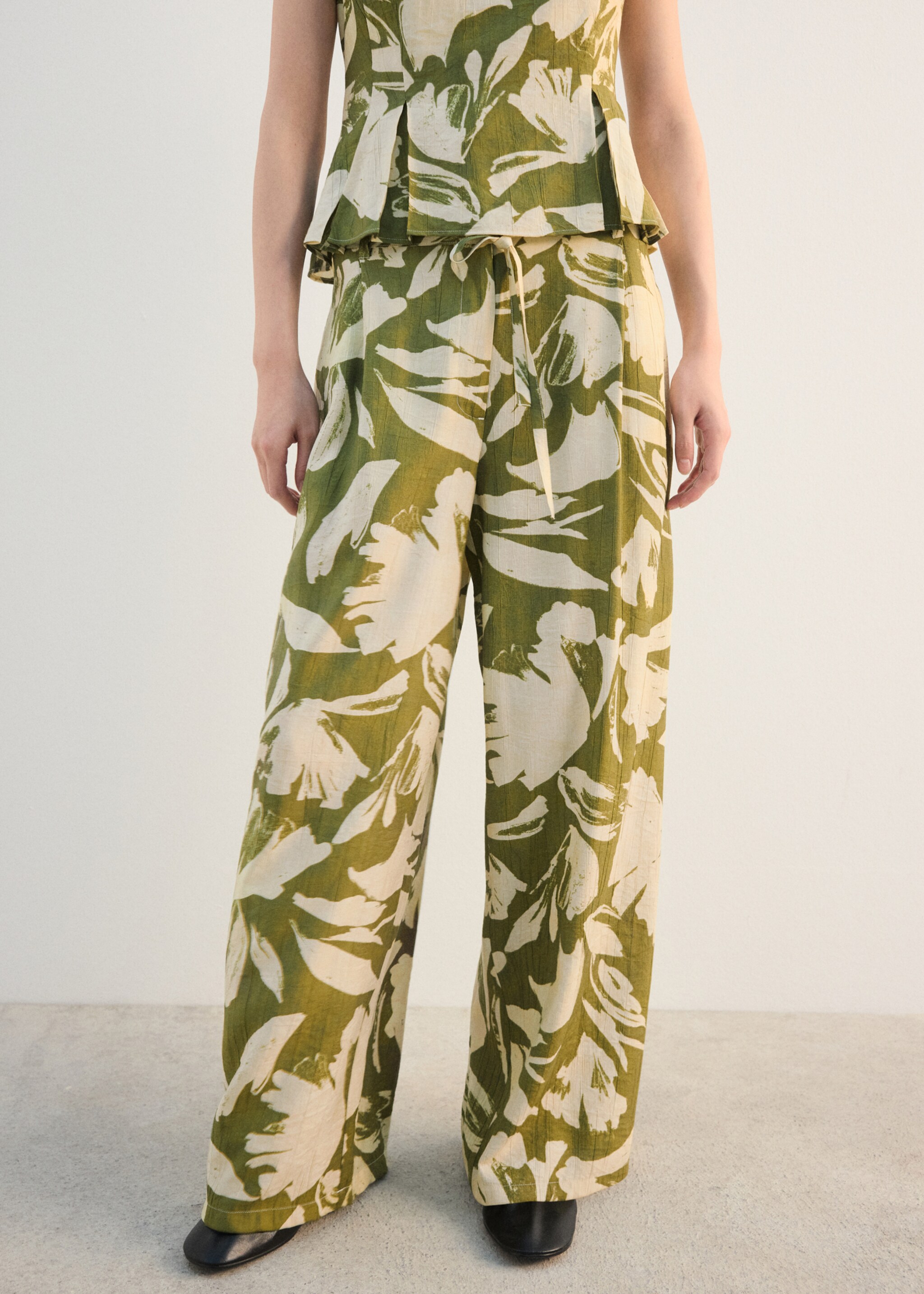 Rechte broek met bloemetjesprint - Middenvlak, Groen. Ref: 27092544-00.