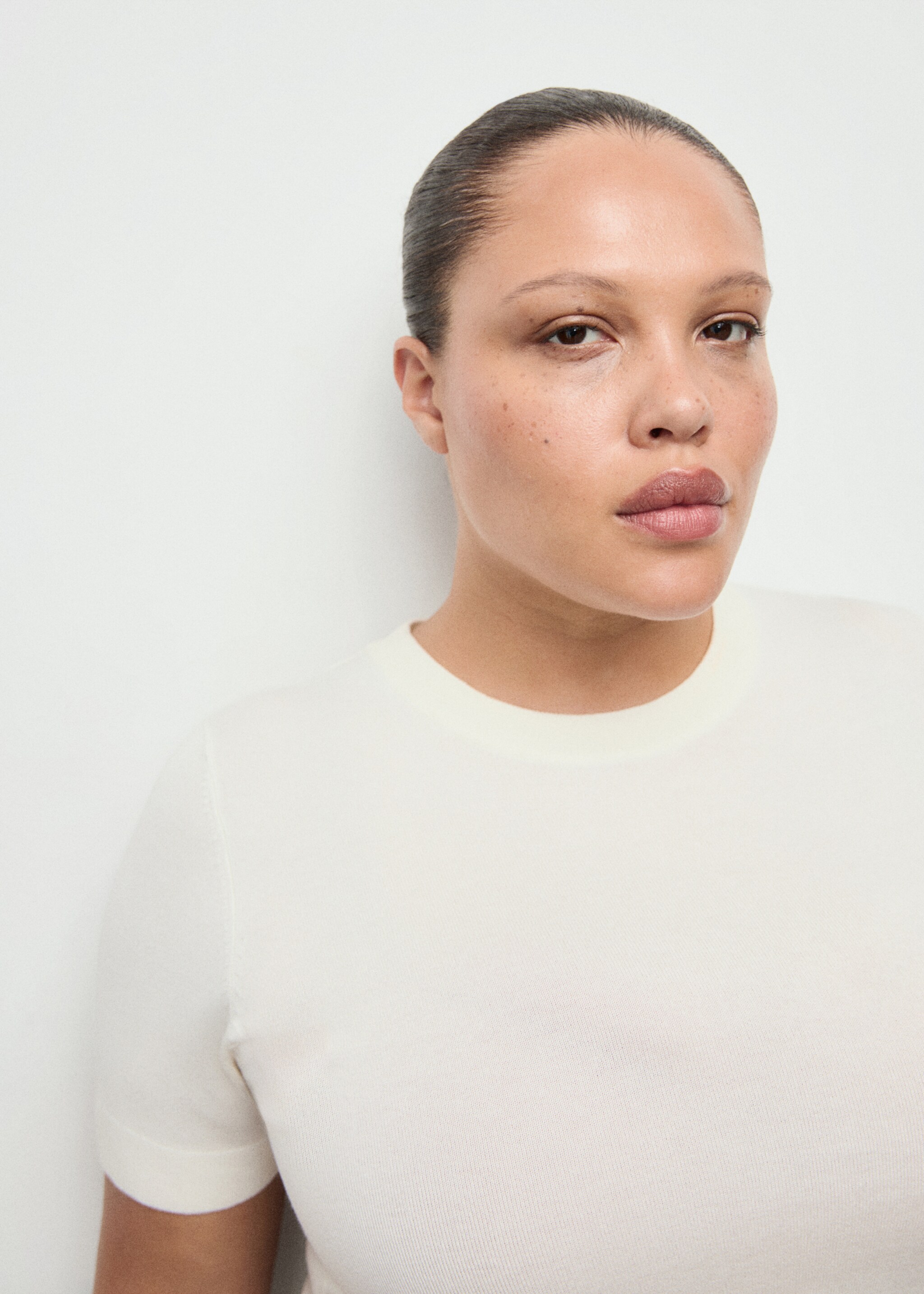 Short-sleeved fine-knit sweater - Details of the article 4, Ecru. Ref: 27092553-00.