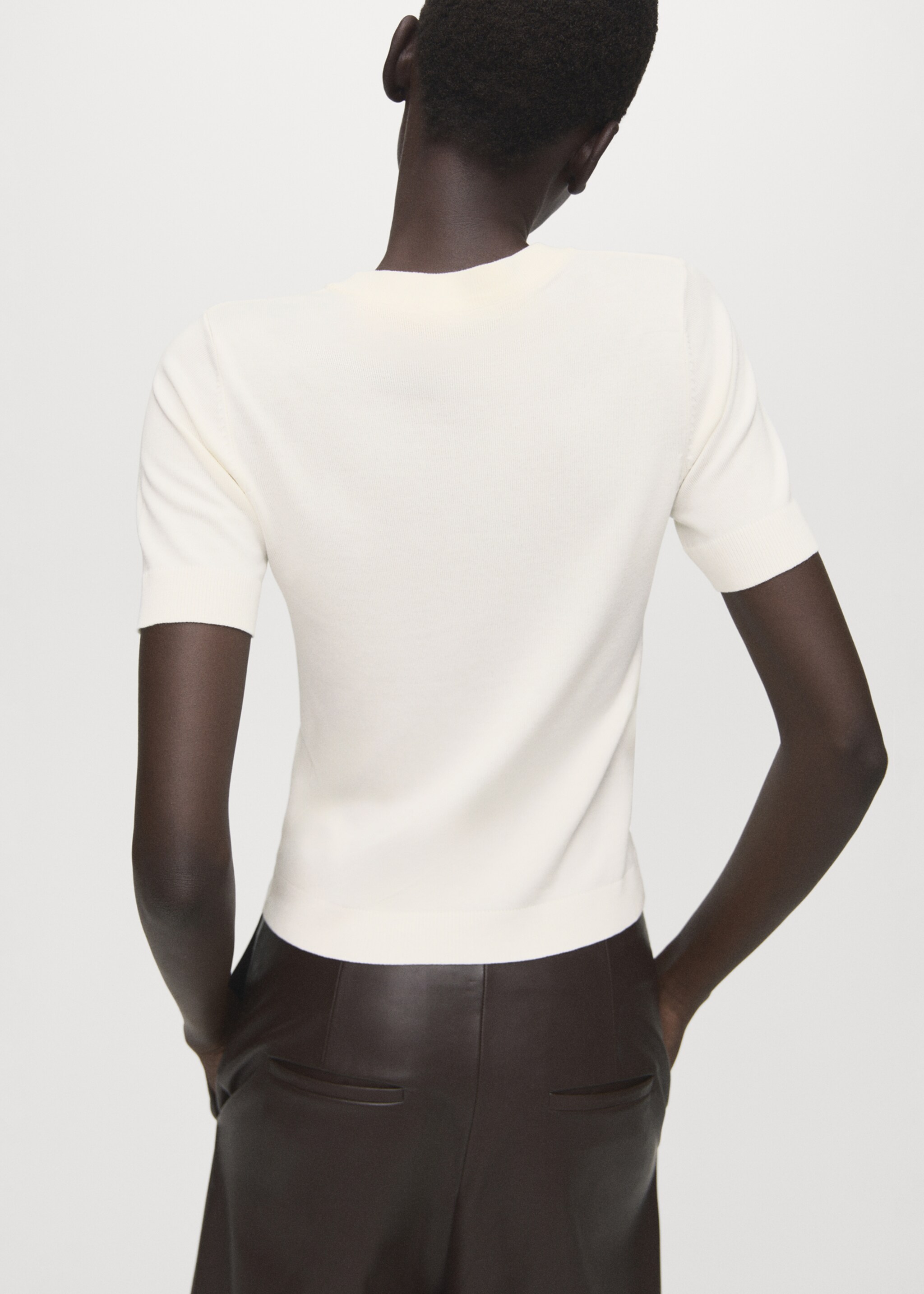 Short-sleeved fine-knit sweater - Reverse of the article, Ecru. Ref: 27092553-00.