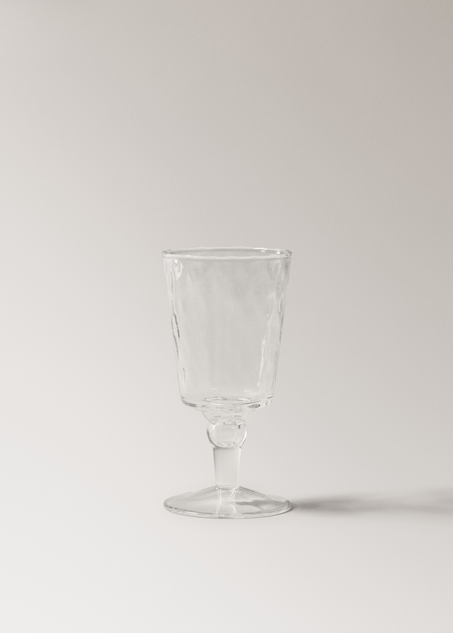 Embossed glass goblet - Article without model