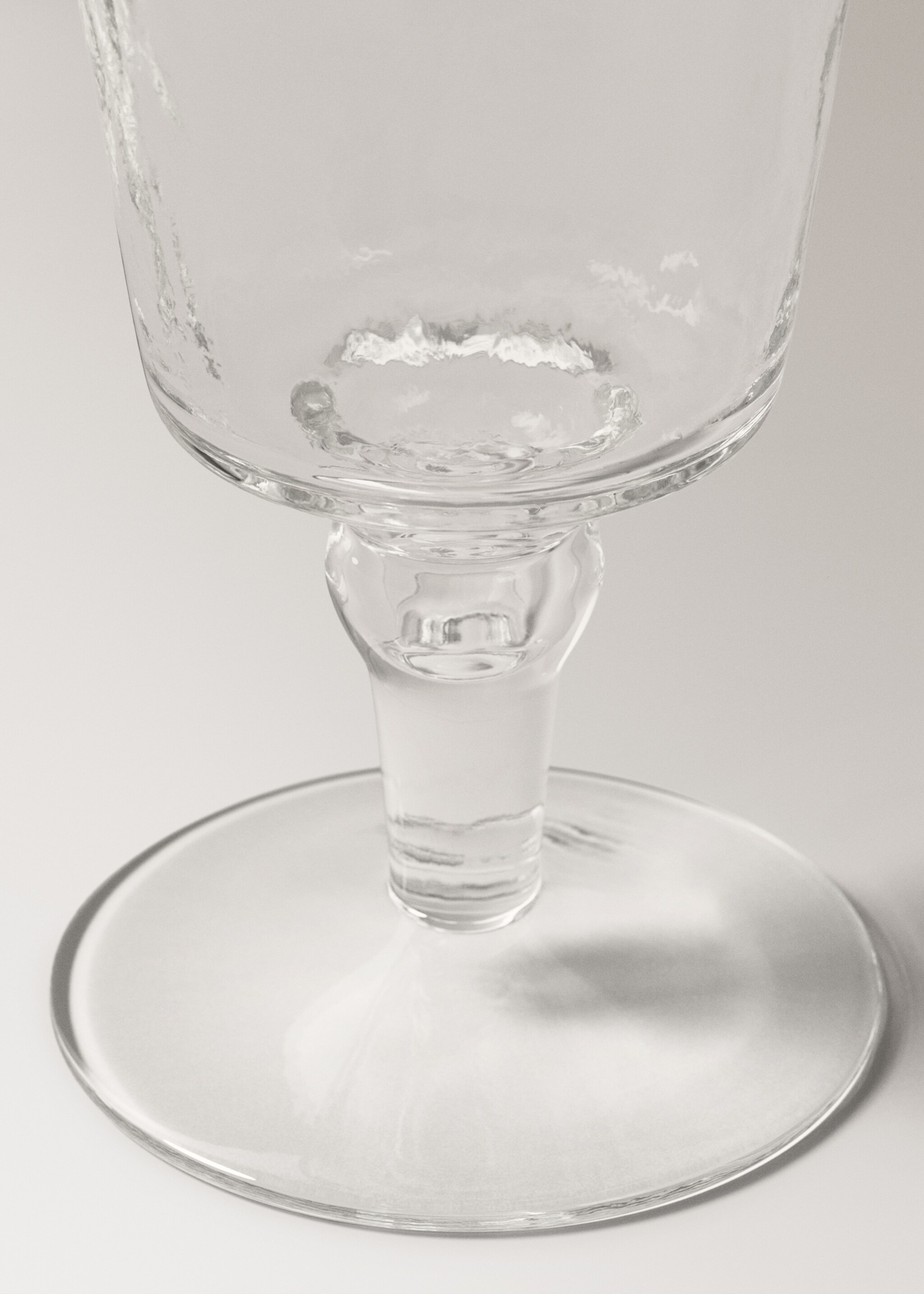 Embossed glass goblet - Details of the article 2, Ice Grey. Ref: 27092924-00.