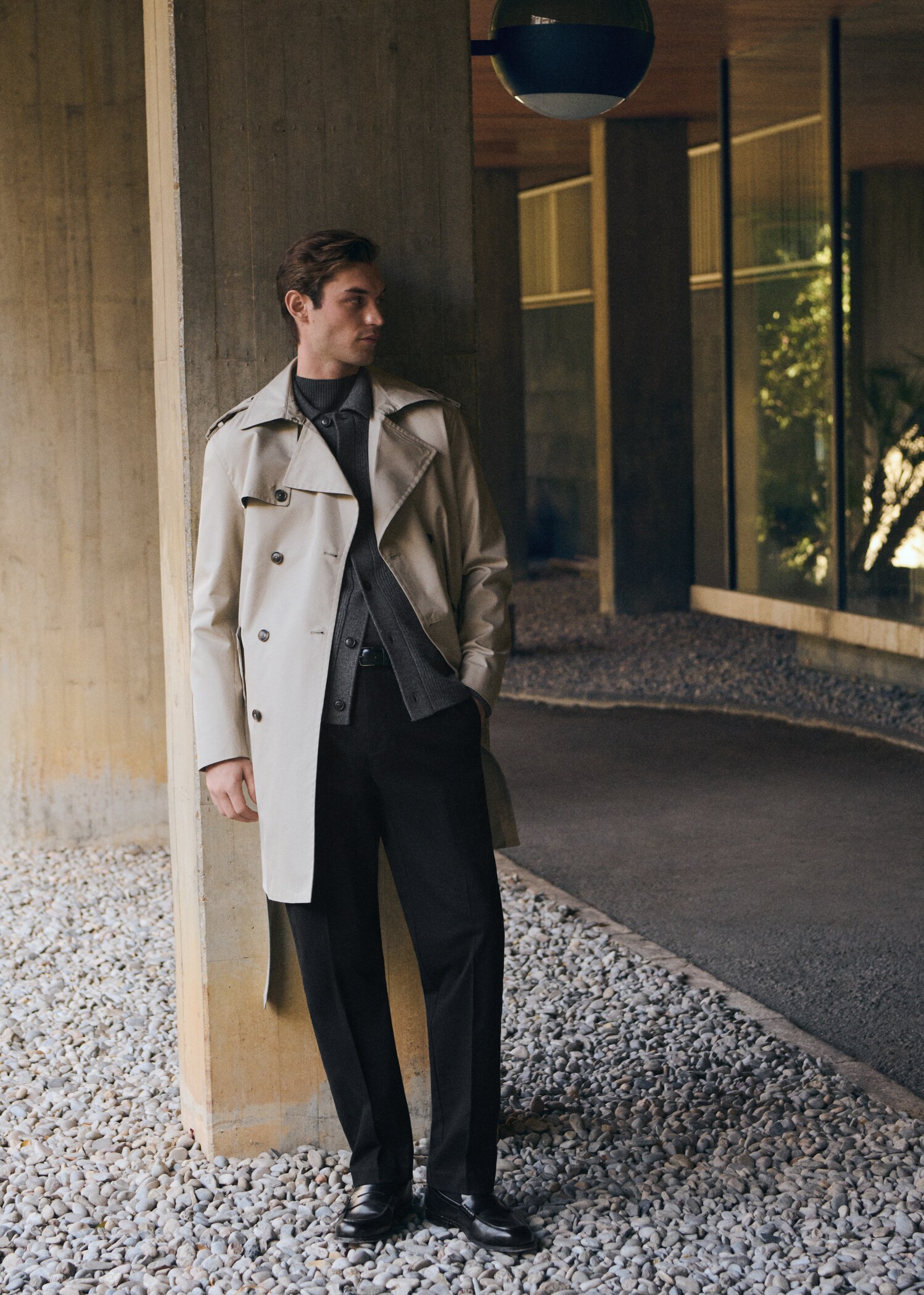 Water-repellent belted trench coat - Details of the article 5