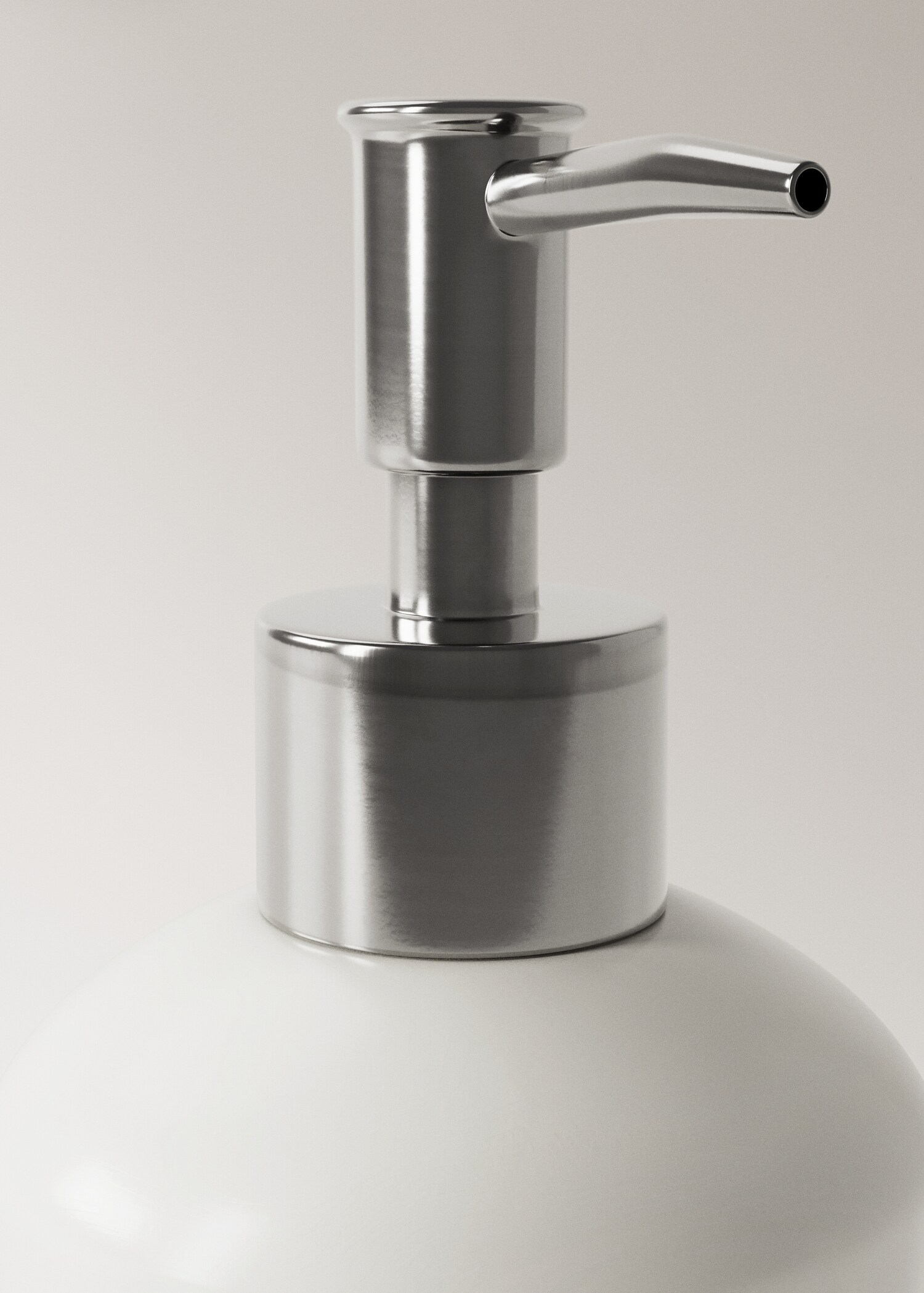 Ceramic soap dispenser - Details of the article 2