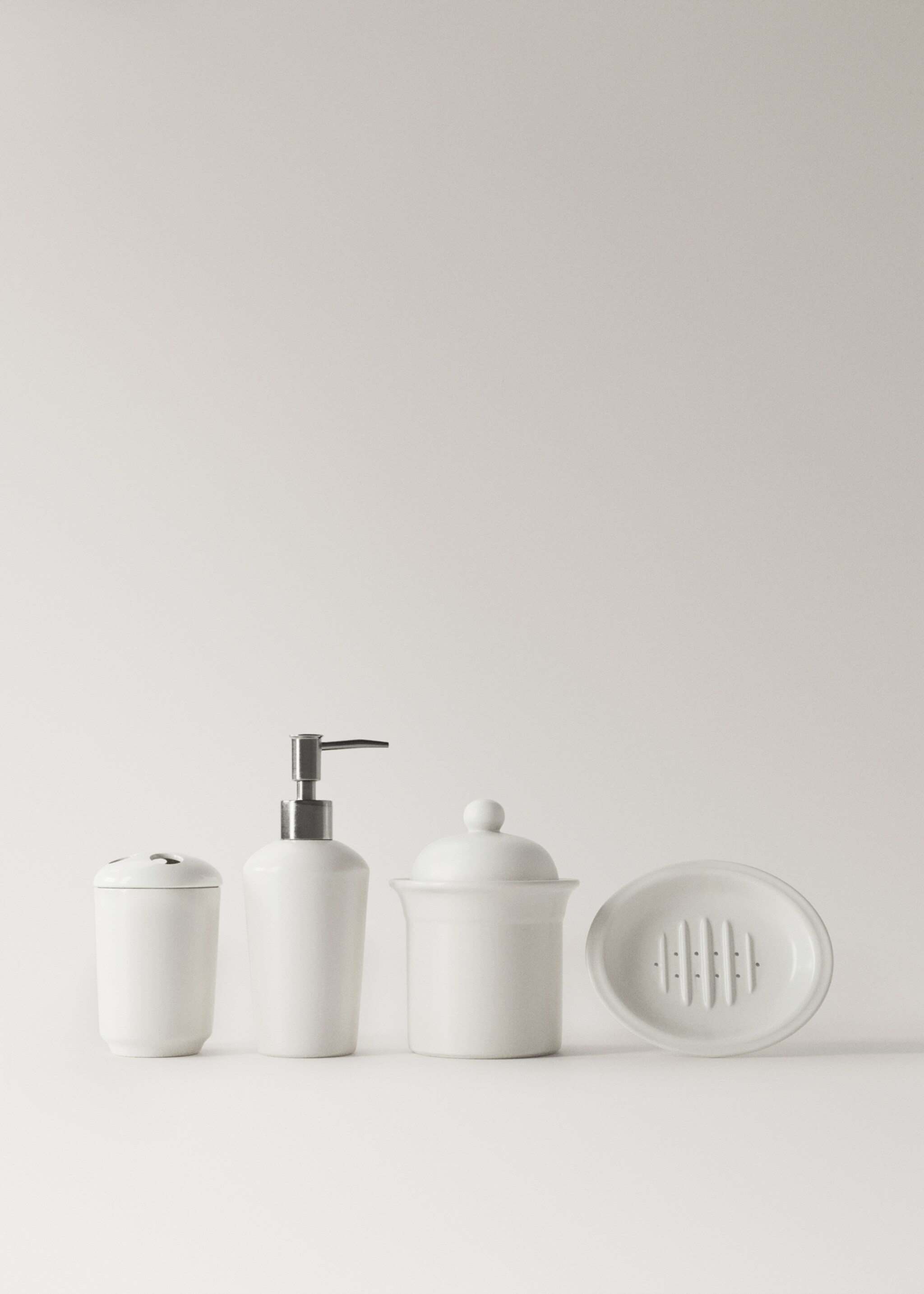 Ceramic soap dispenser - Details of the article 4, White. Ref: 27093273-00.