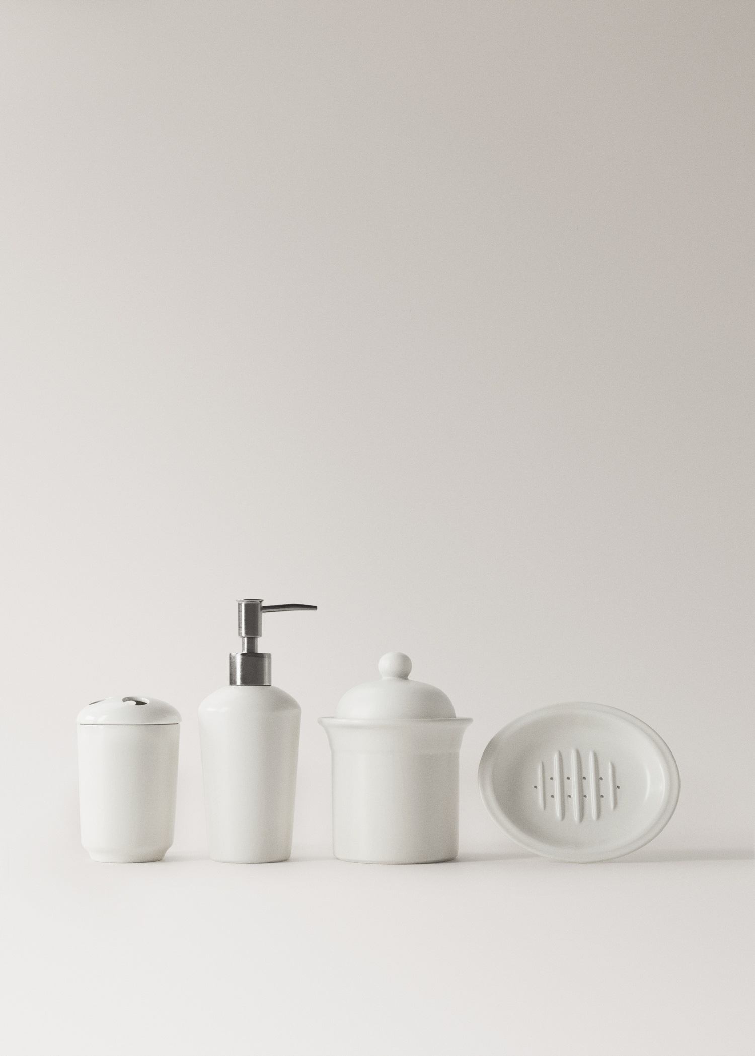 Ceramic soap dispenser - Details of the article 4