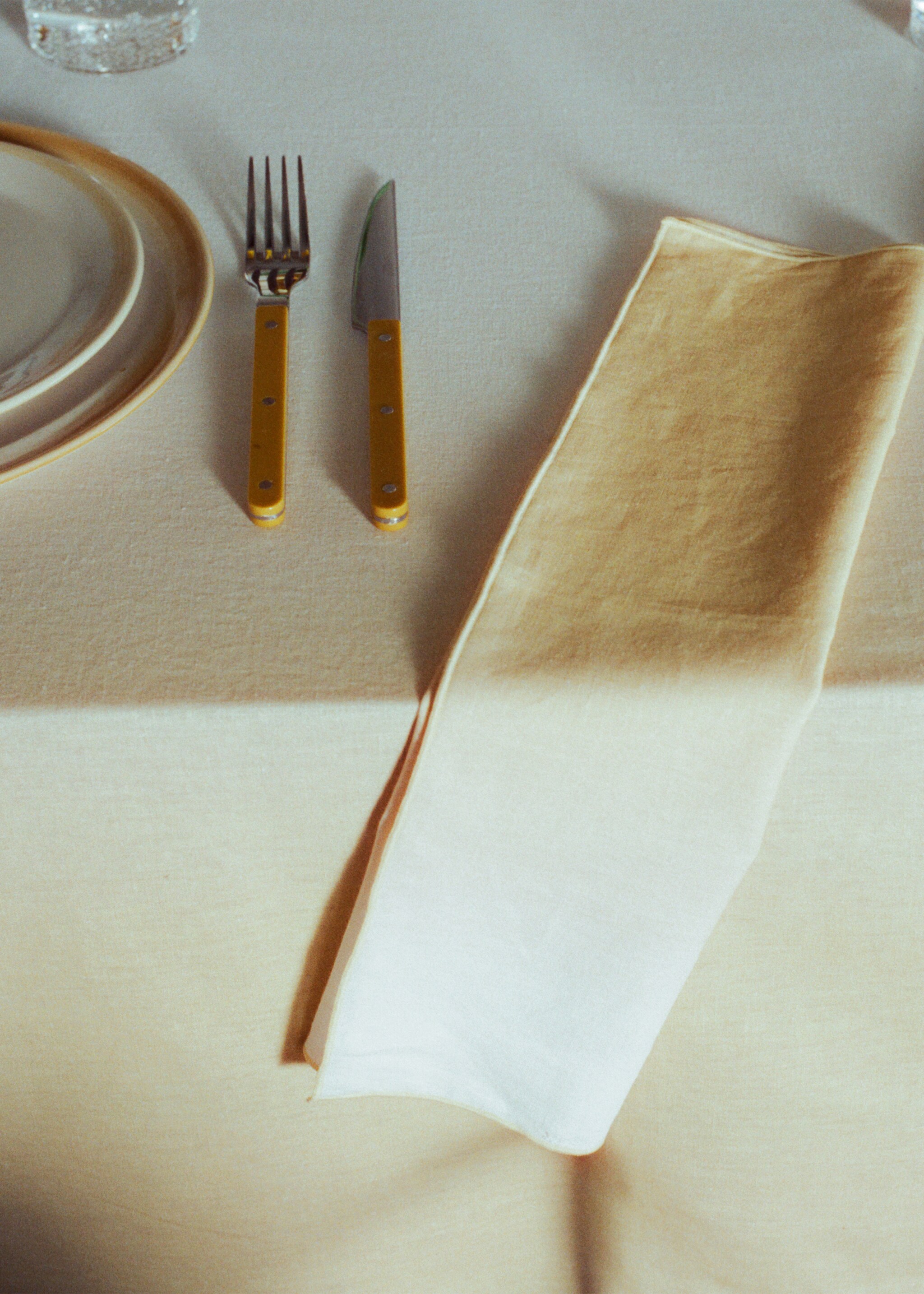 Ombre effect cotton-linen napkins - Details of the article 6, Yellow. Ref: 27093276-00.