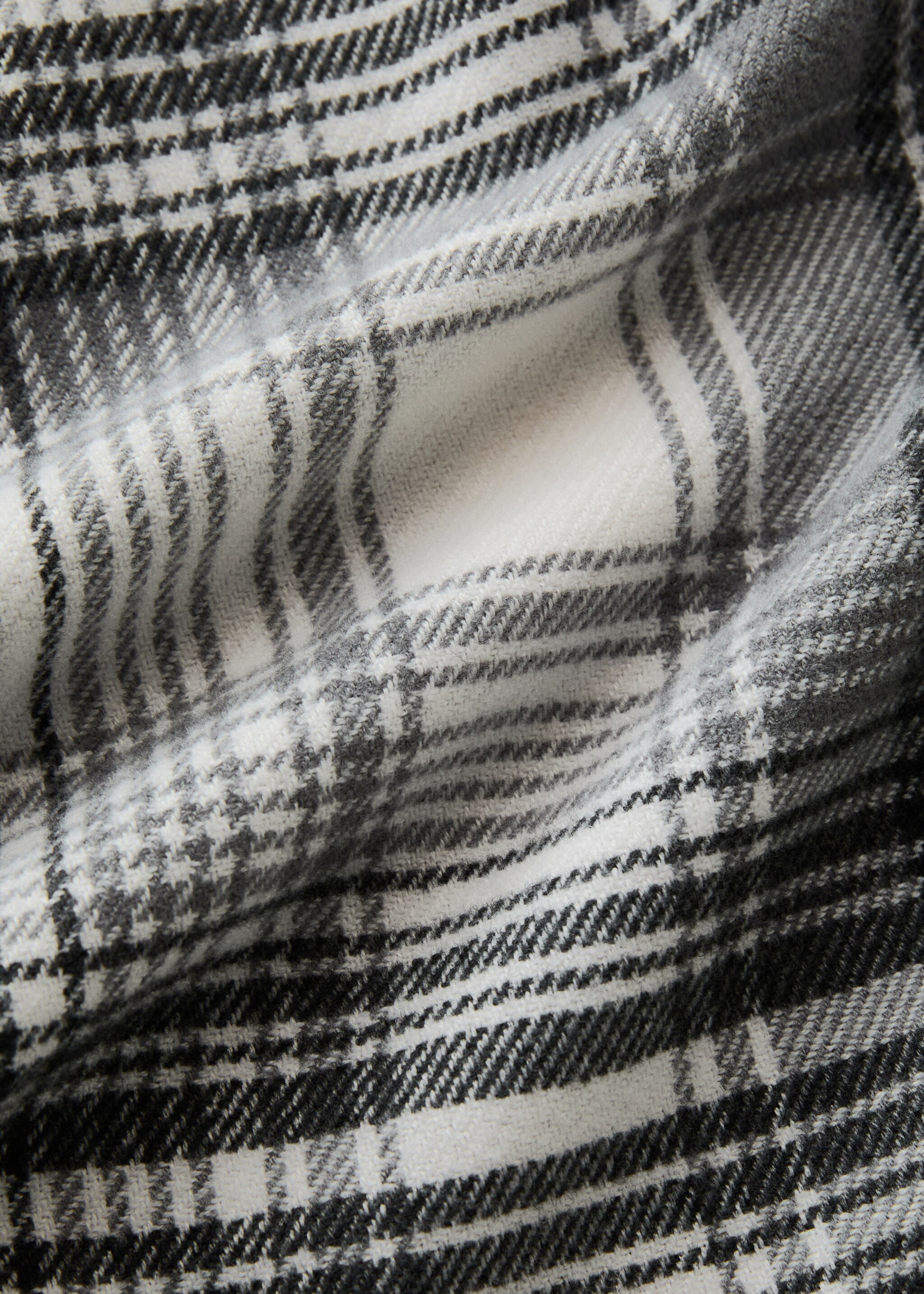 Soft plaid blanket - Details of the article 1, Grey. Ref: 27093282-00.