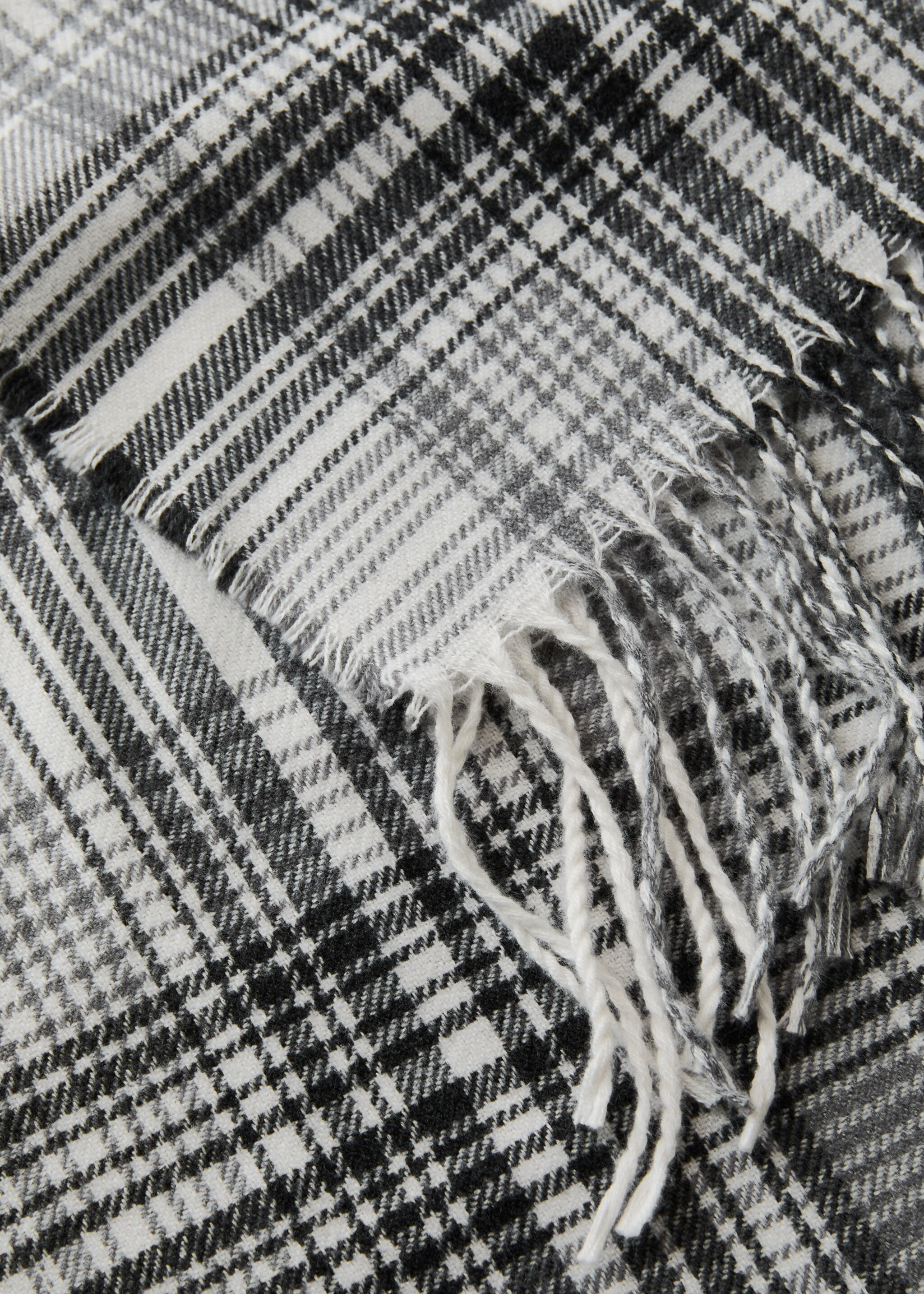 Soft plaid blanket - Details of the article 2, Grey. Ref: 27093282-00.