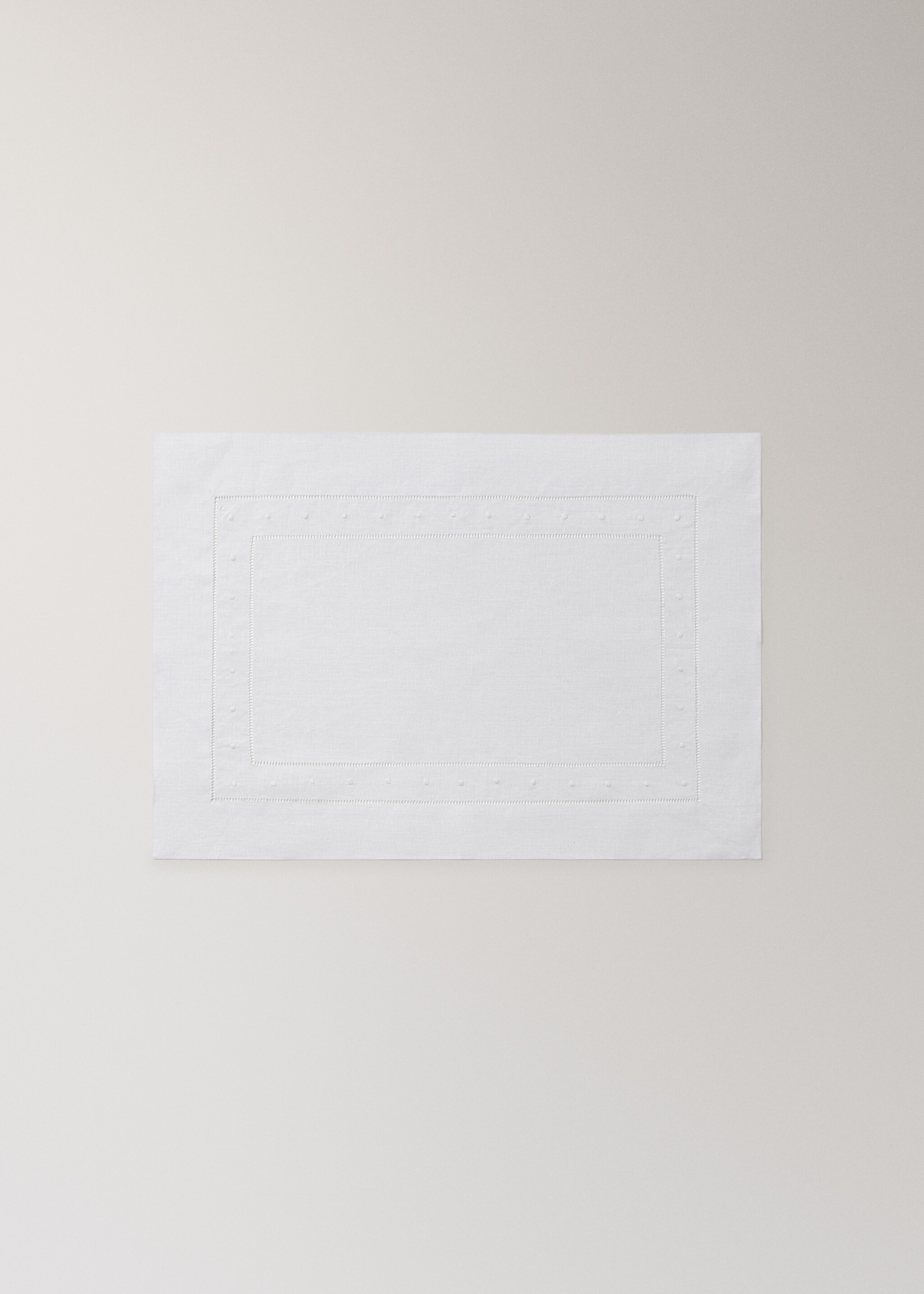 Embroidered dot table mat - Article without model, White. Ref: 27093284-00.