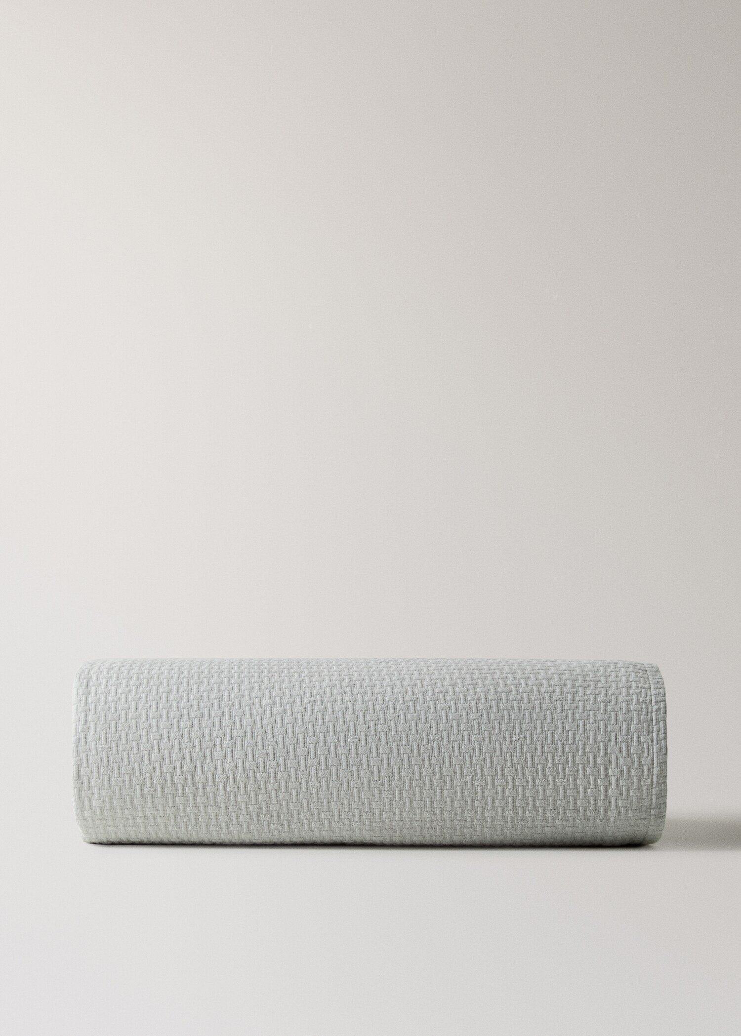 Garment-dyed cotton bedspread with English corner trim for 90/105 cm bed - Article without model