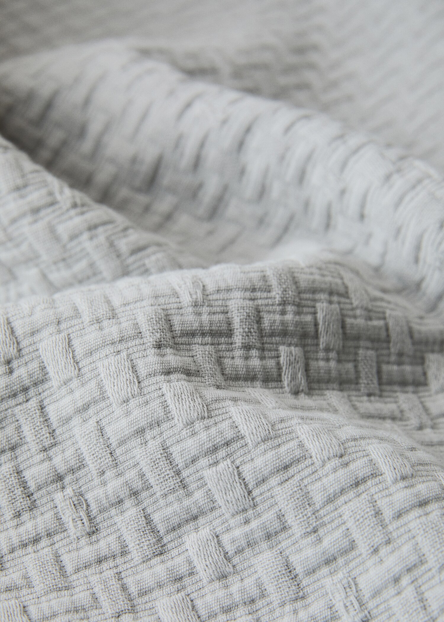 Garment-dyed cotton bedspread with English corner trim for 90/105 cm bed - Details of the article 1