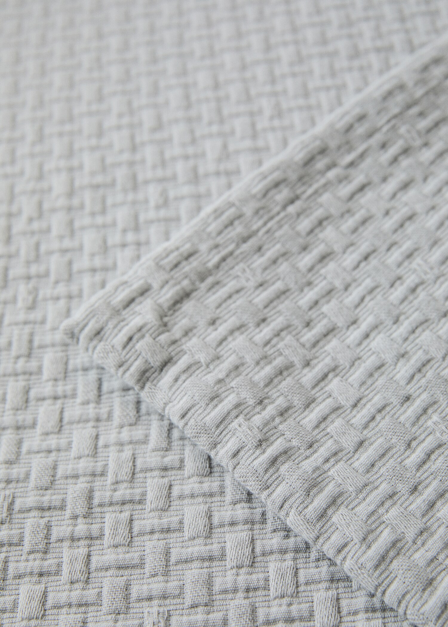 Garment-dyed cotton bedspread with English corner trim for 90/105 cm bed - Details of the article 2