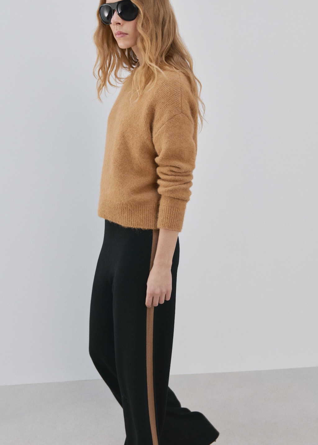 Contrast stripe knit trousers - image 5