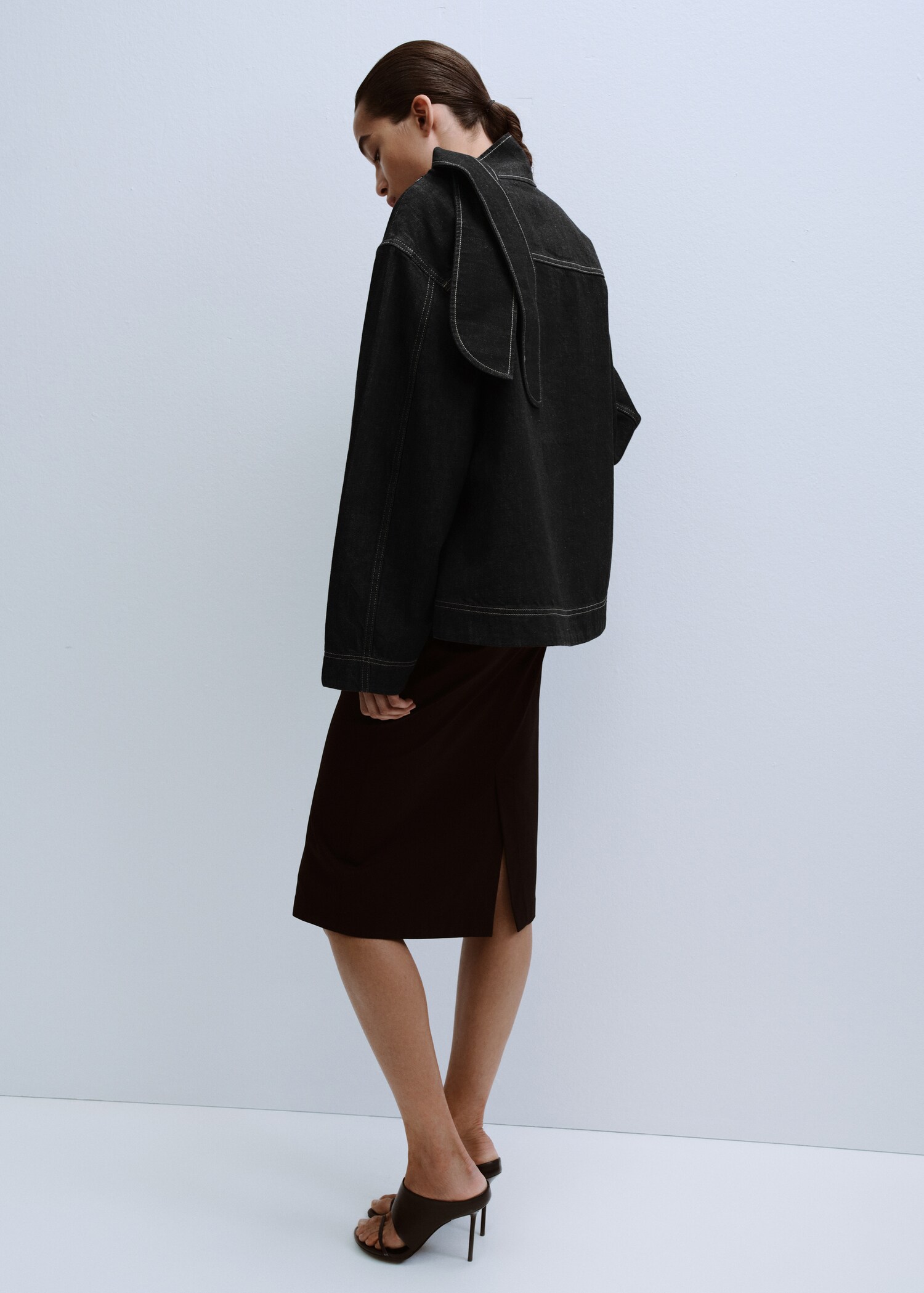 Denim blouse met strikkraag - Achterkant van het artikel