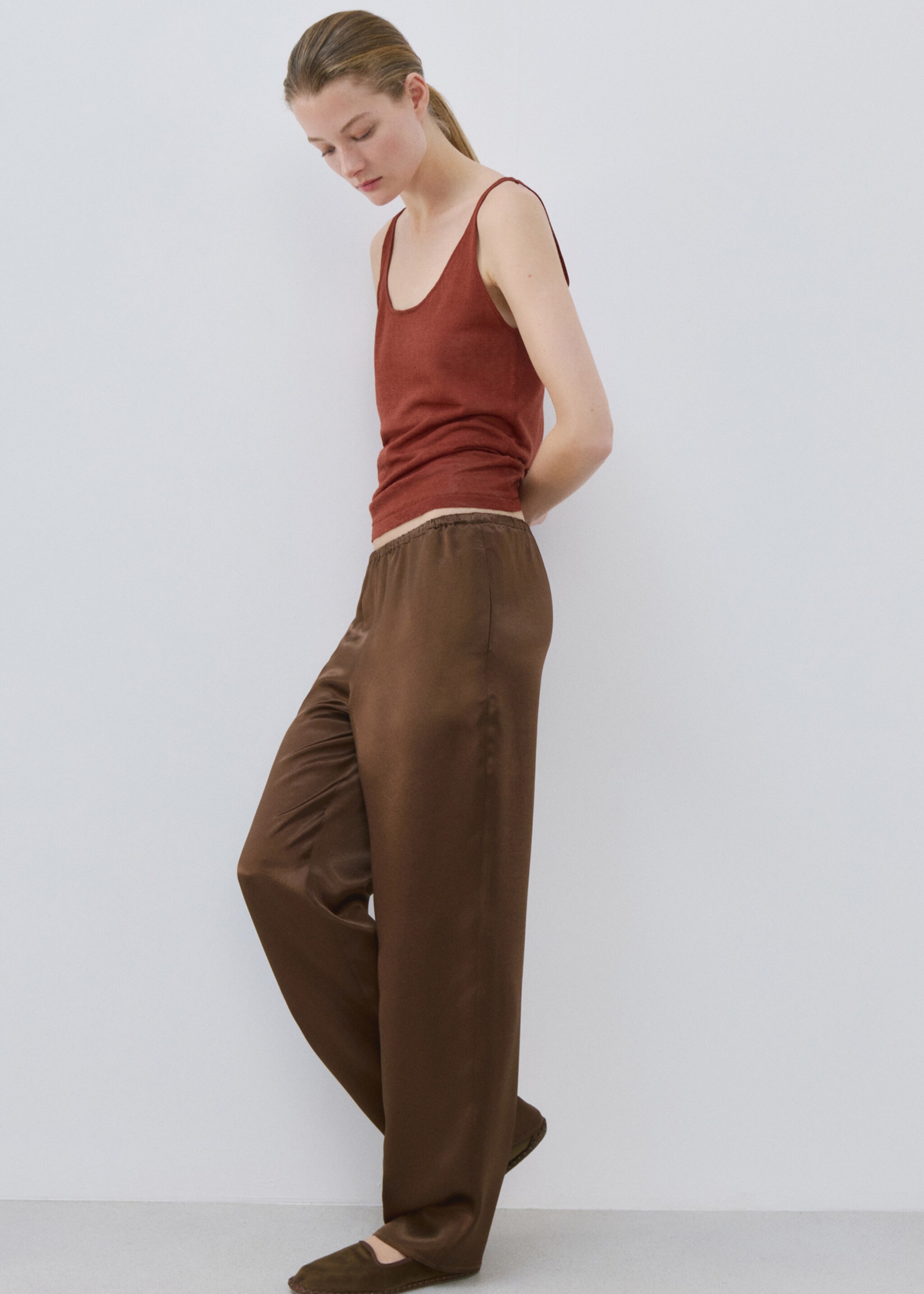 Satin trousers with elastic waist - Details of the article 2, Brown. Ref: 27093312-00.