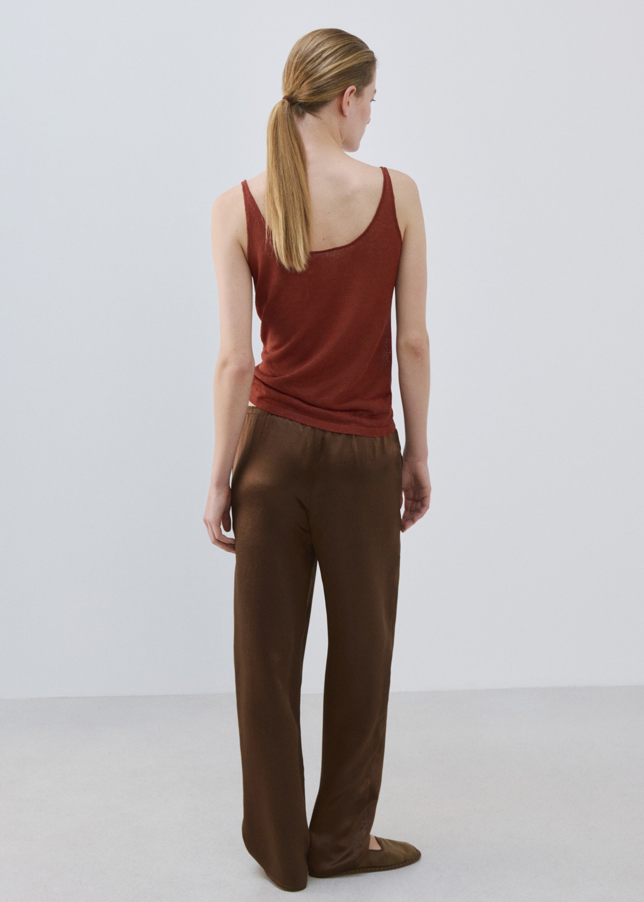 Satin trousers with elastic waist - Reverse of the article, Brown. Ref: 27093312-00.