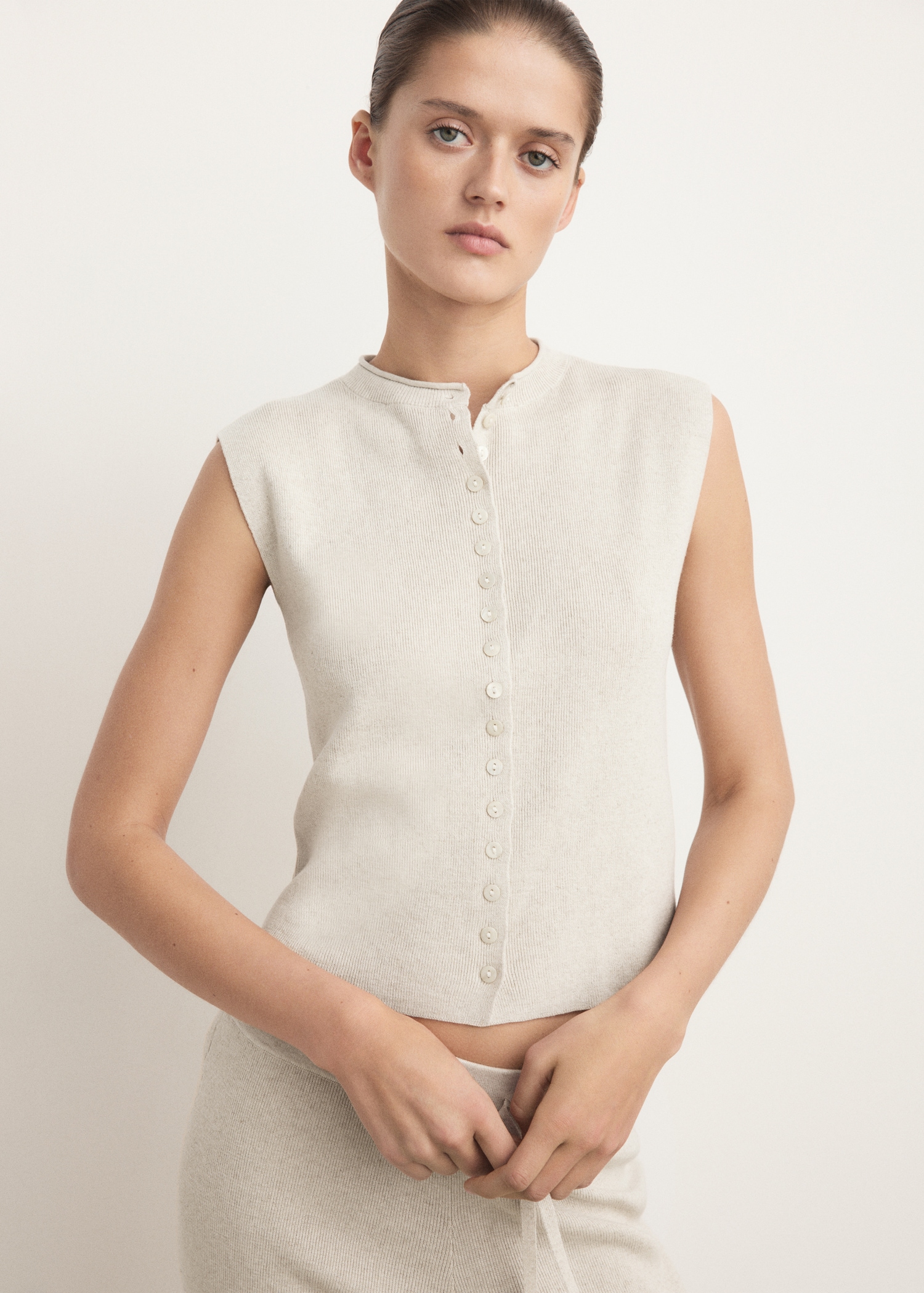 Cotton linen knitted gilet with buttons - Medium plane