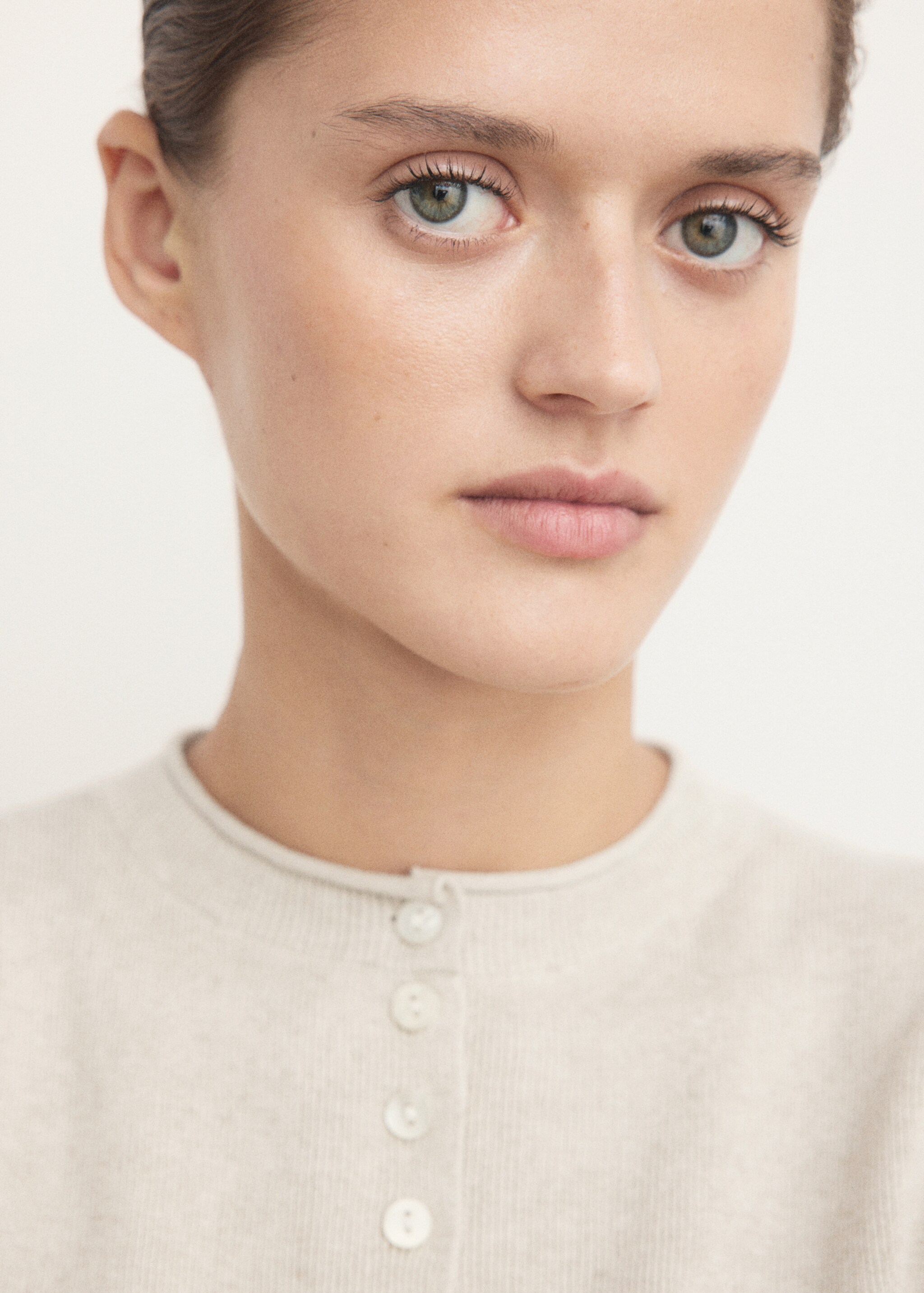 Strickweste aus Baumwolle und Leinen mit Knöpfen - Detail des Artikels 1, Beige. Ref: 27093317-00.