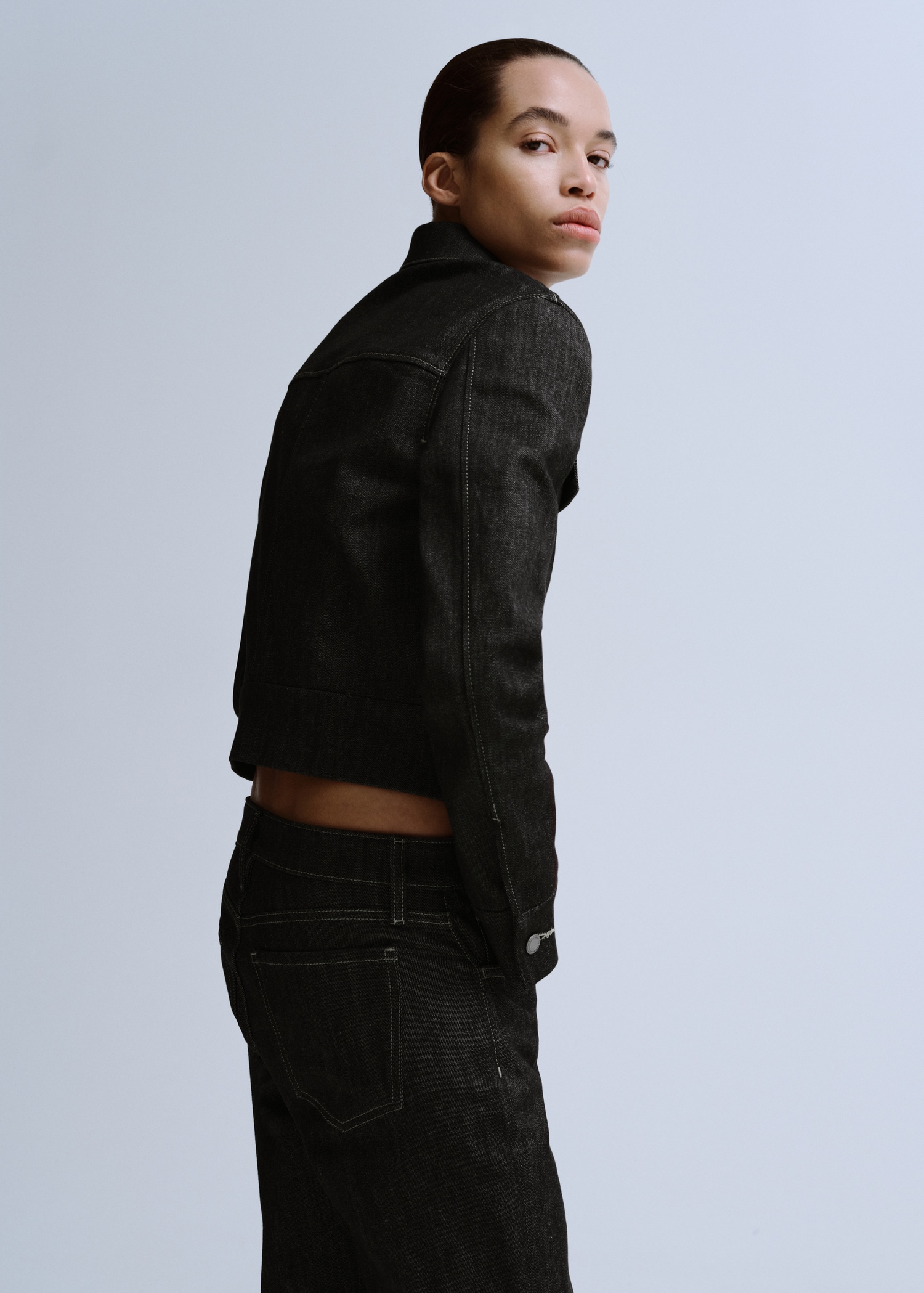 Jeans med utsvängda ben och medelhög midja - Detaljer om artikeln 1