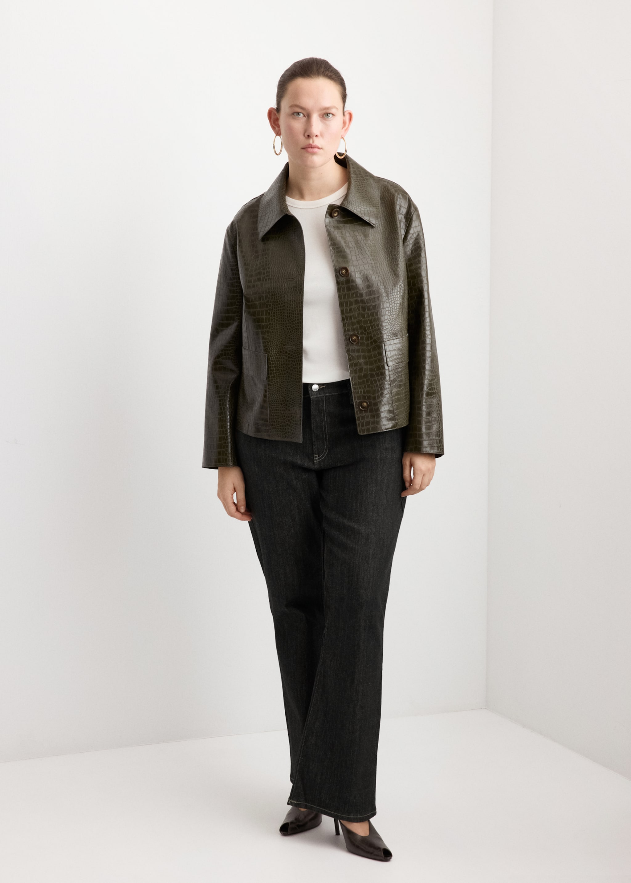 Jeans med utsvängda ben och medelhög midja - Detaljer om artikeln 3, Svart. Ref: 27093318-00.