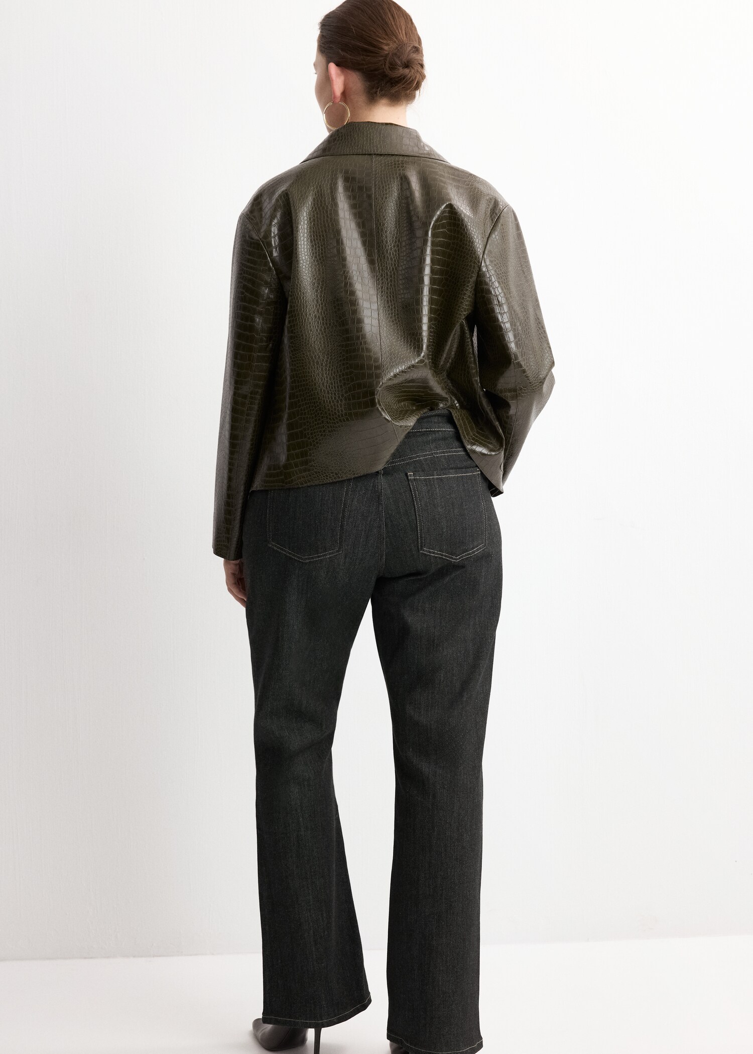 Mid-rise flared jeans - Details of the article 4