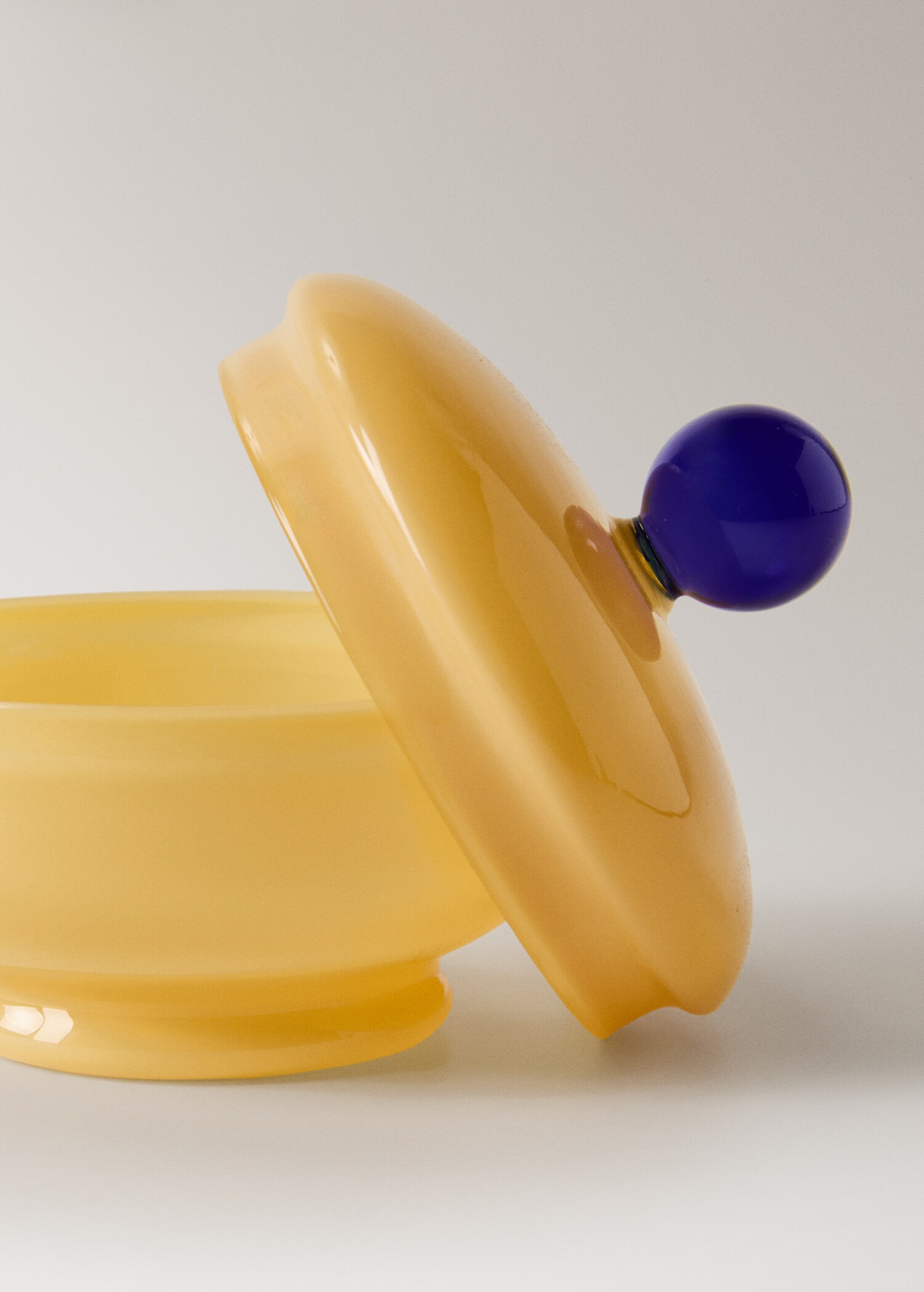 Coloured borosilicate bathroom jar - Details of the article 2