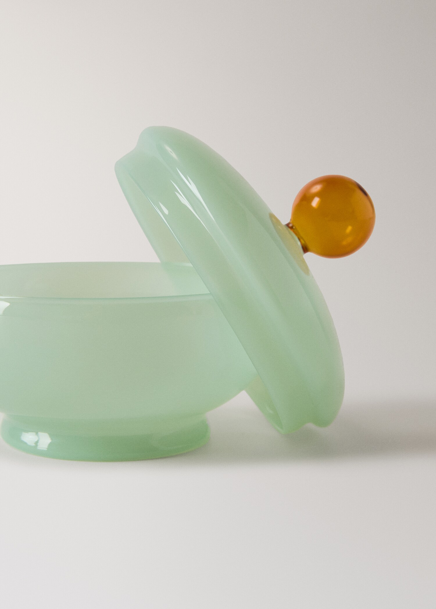 Coloured borosilicate bathroom jar - Details of the article 2