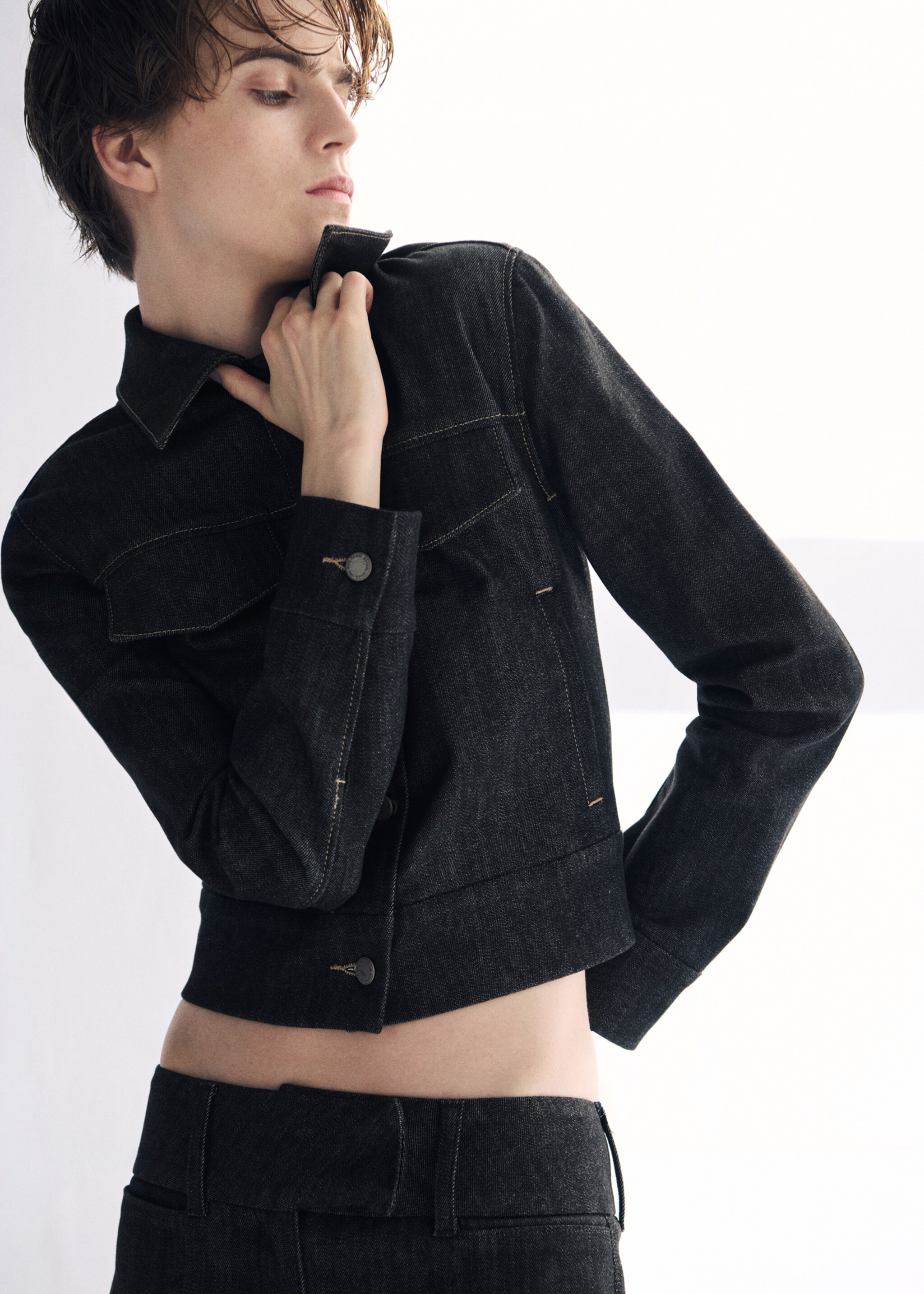 Fitted denim jacket with pockets - Medium plane, Black. Ref: 27093328-00.
