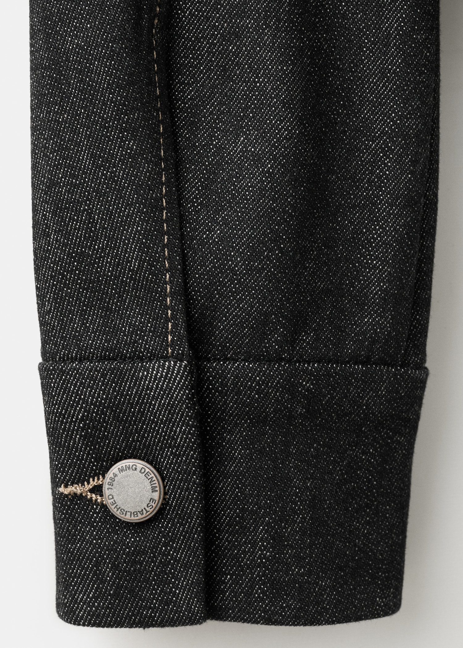 Fitted denim jacket with pockets - Details of the article 0